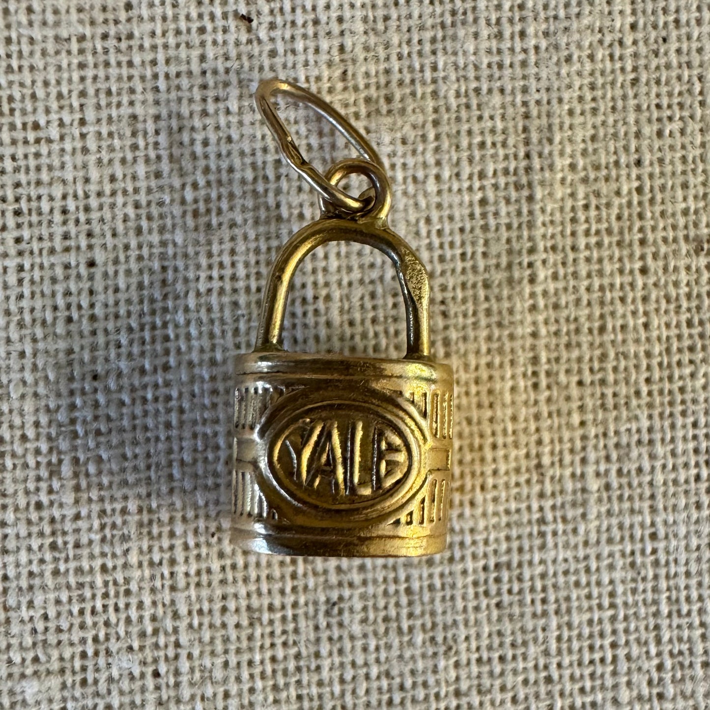 18K gold Lock (Yale) pendant