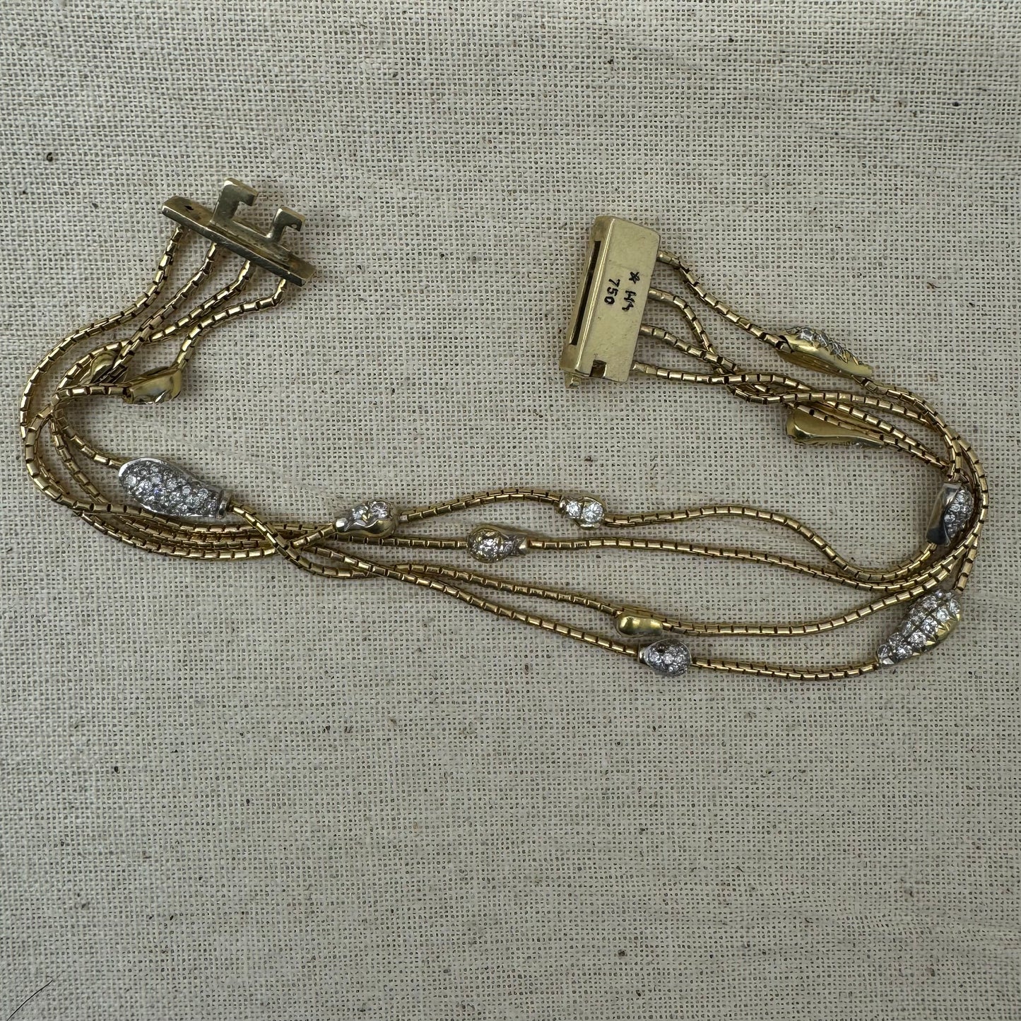 צמיד זהב צהוב 18 קראט של המותג ה.שטרן משובץ יהלומים