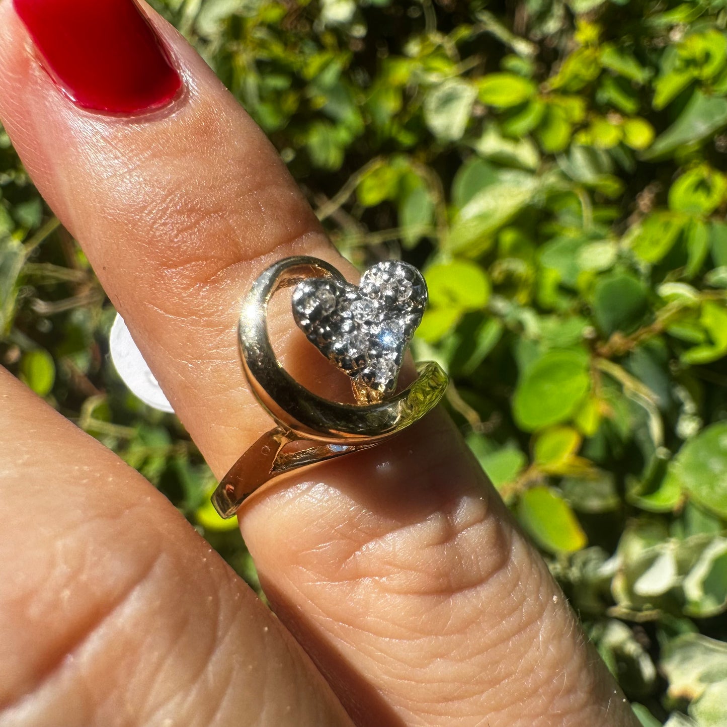 14K gold ring set with sparkling diamonds in a heart-shaped motif