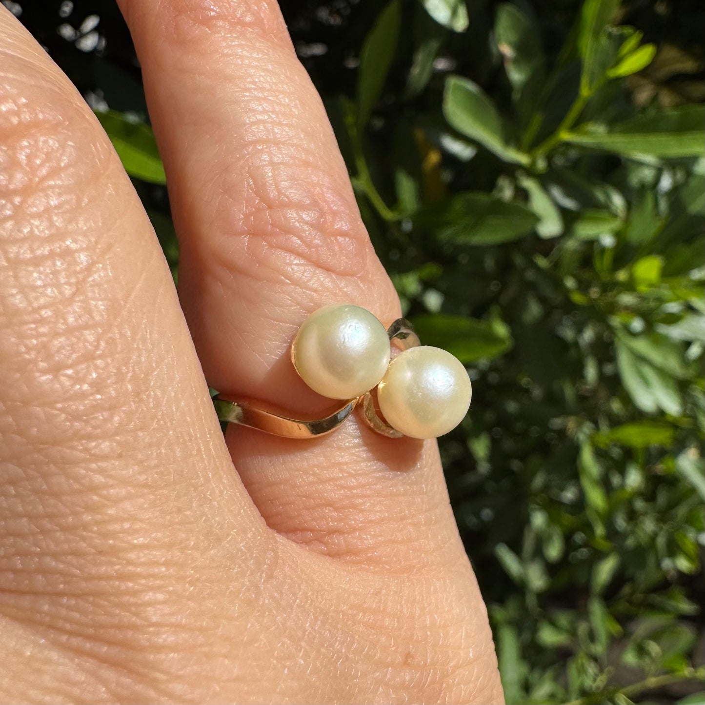 14K gold ring set with 2 Pearls