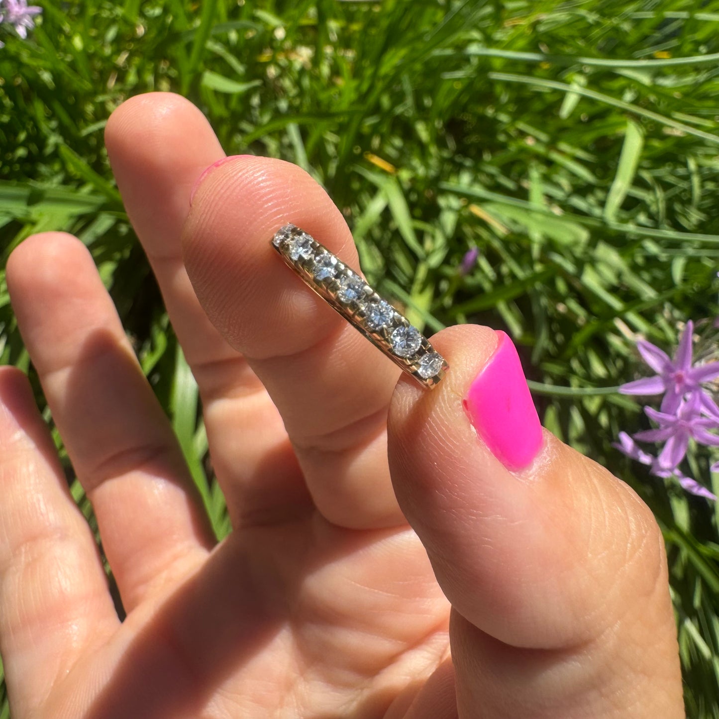 14K gold ring set with 7 Diamonds