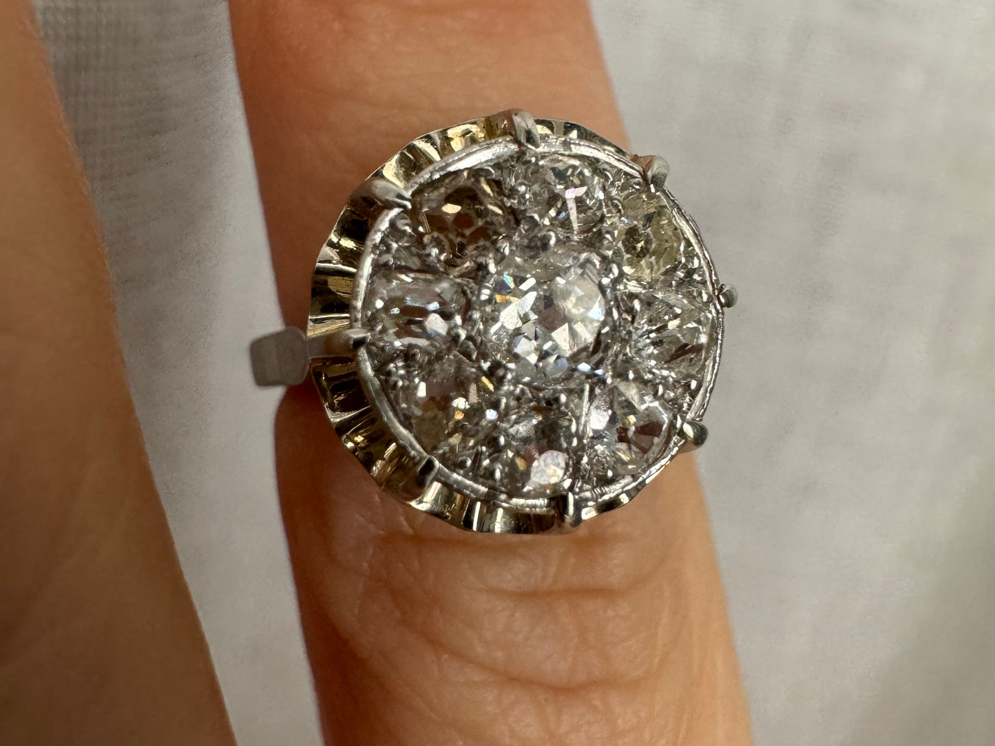 18K white gold ring set with Diamonds