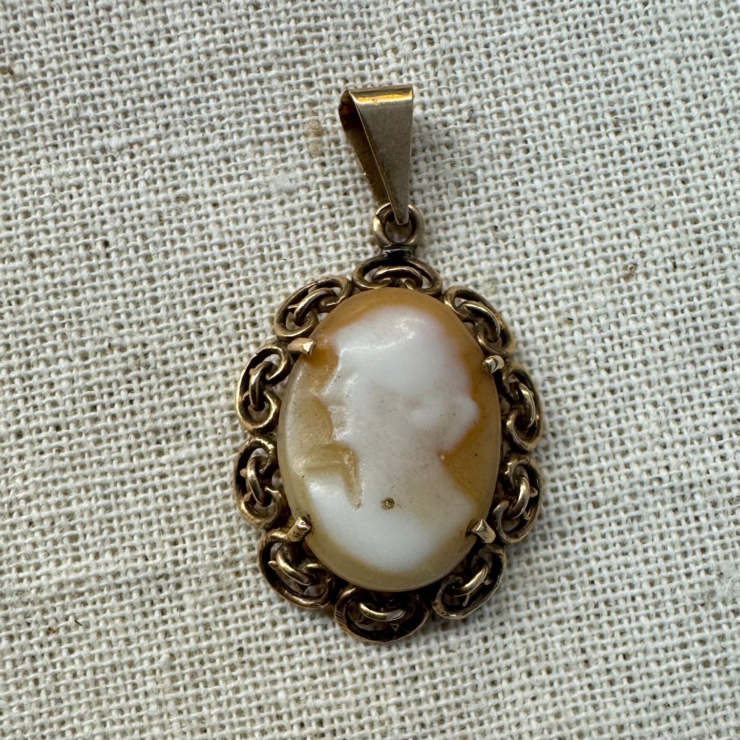 14K gold Cameo pendant