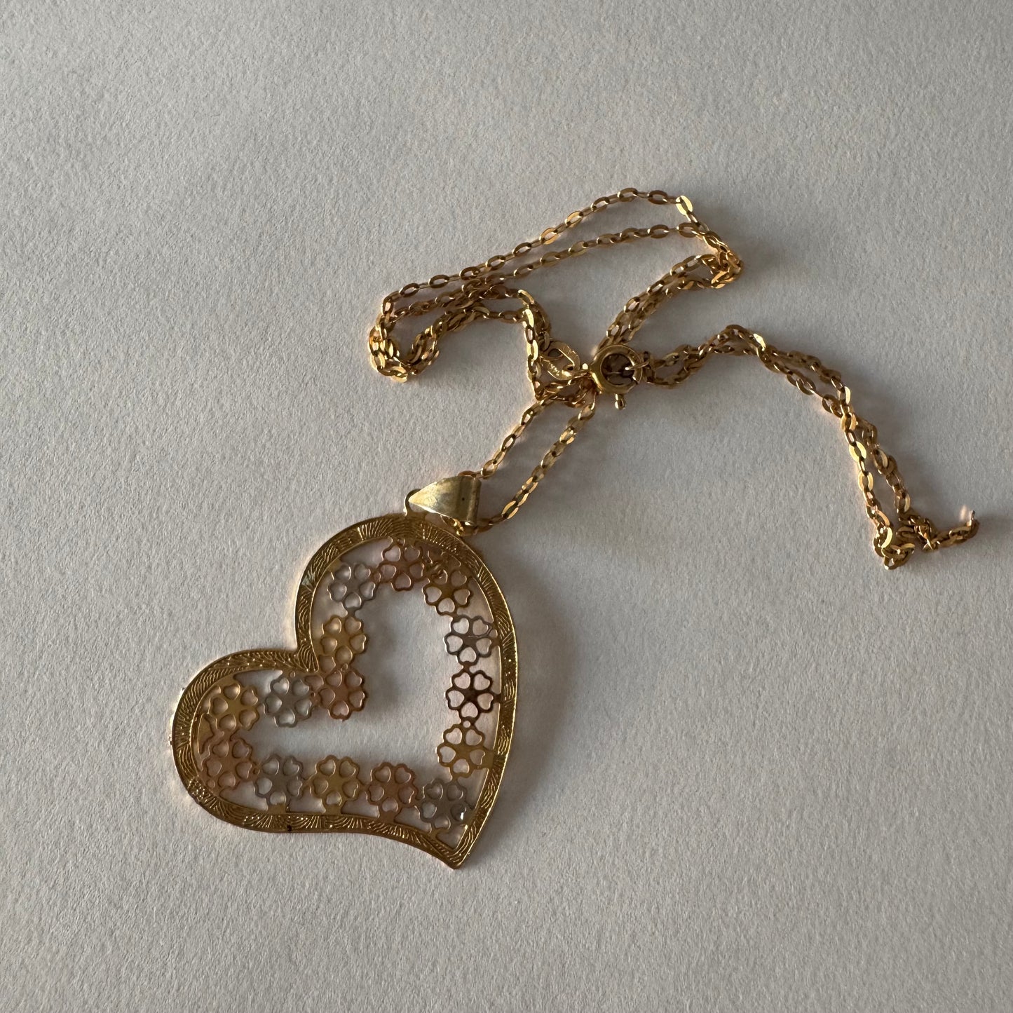 שרשרת ותליון זהב 14 קראט, שילוב יפהפה של זהב לבן, אדום וצהוב.