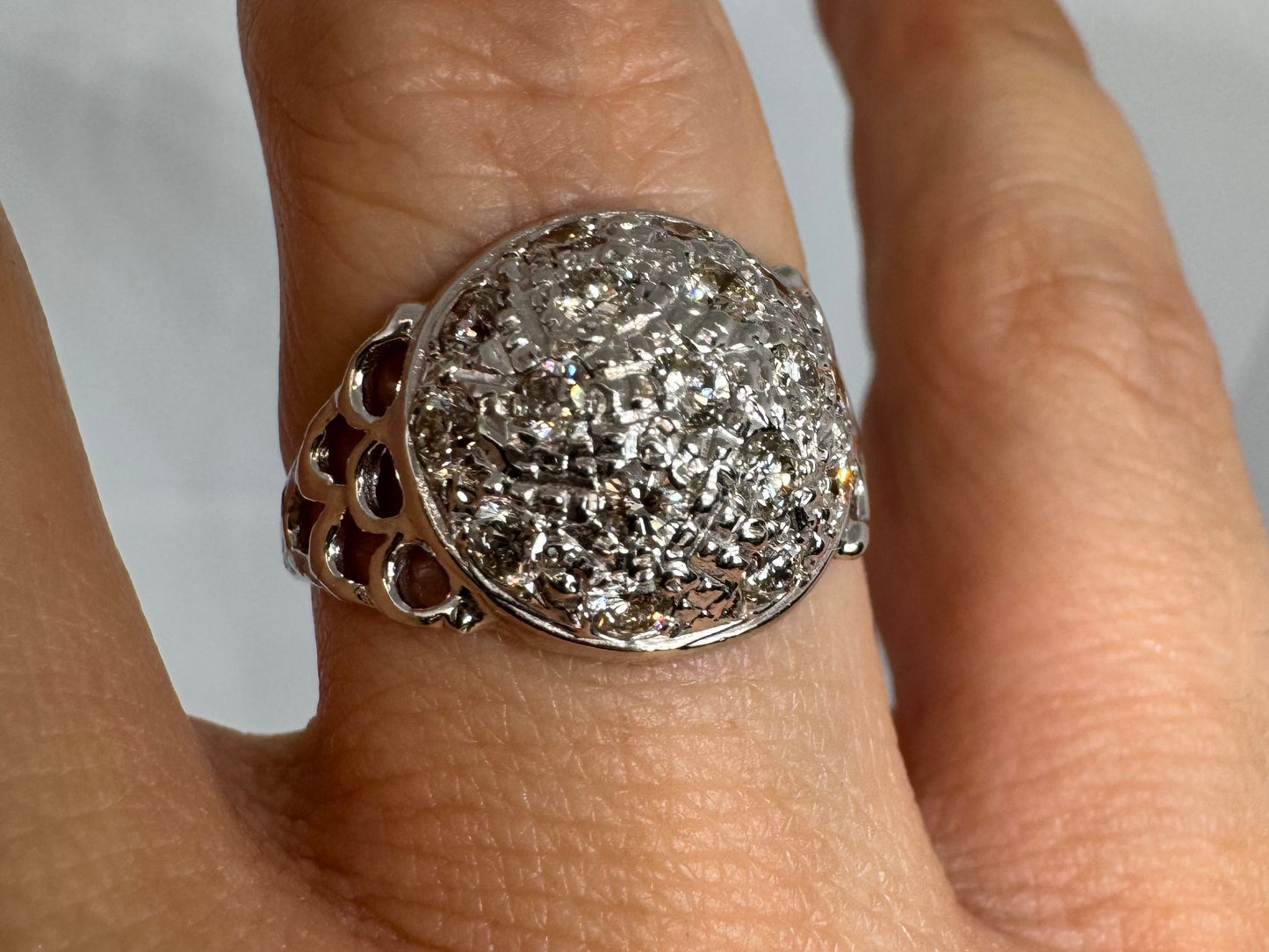 14K gold ring set with Diamonds