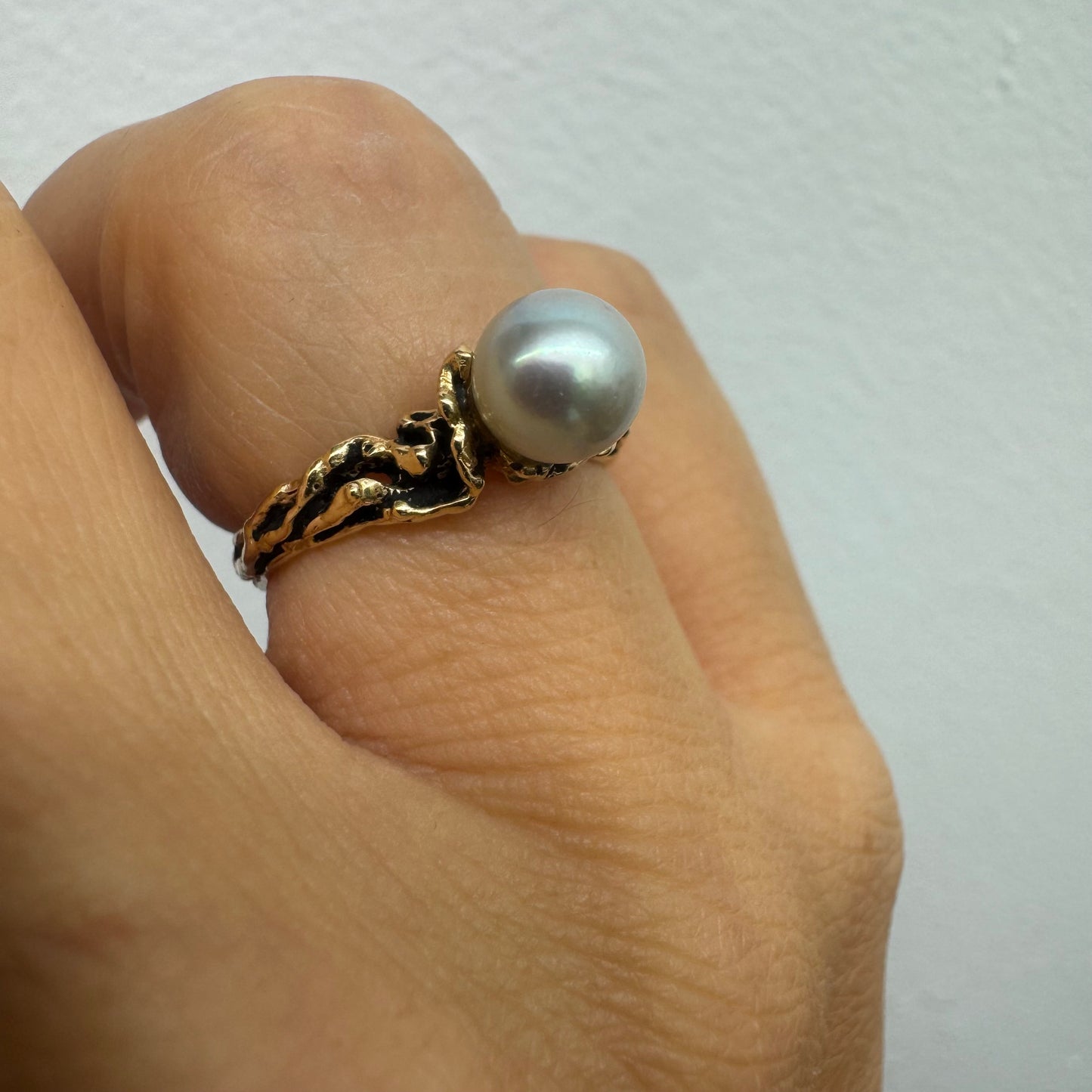 14K gold ring set a luminous white Pearl set on an ornate yellow gold band