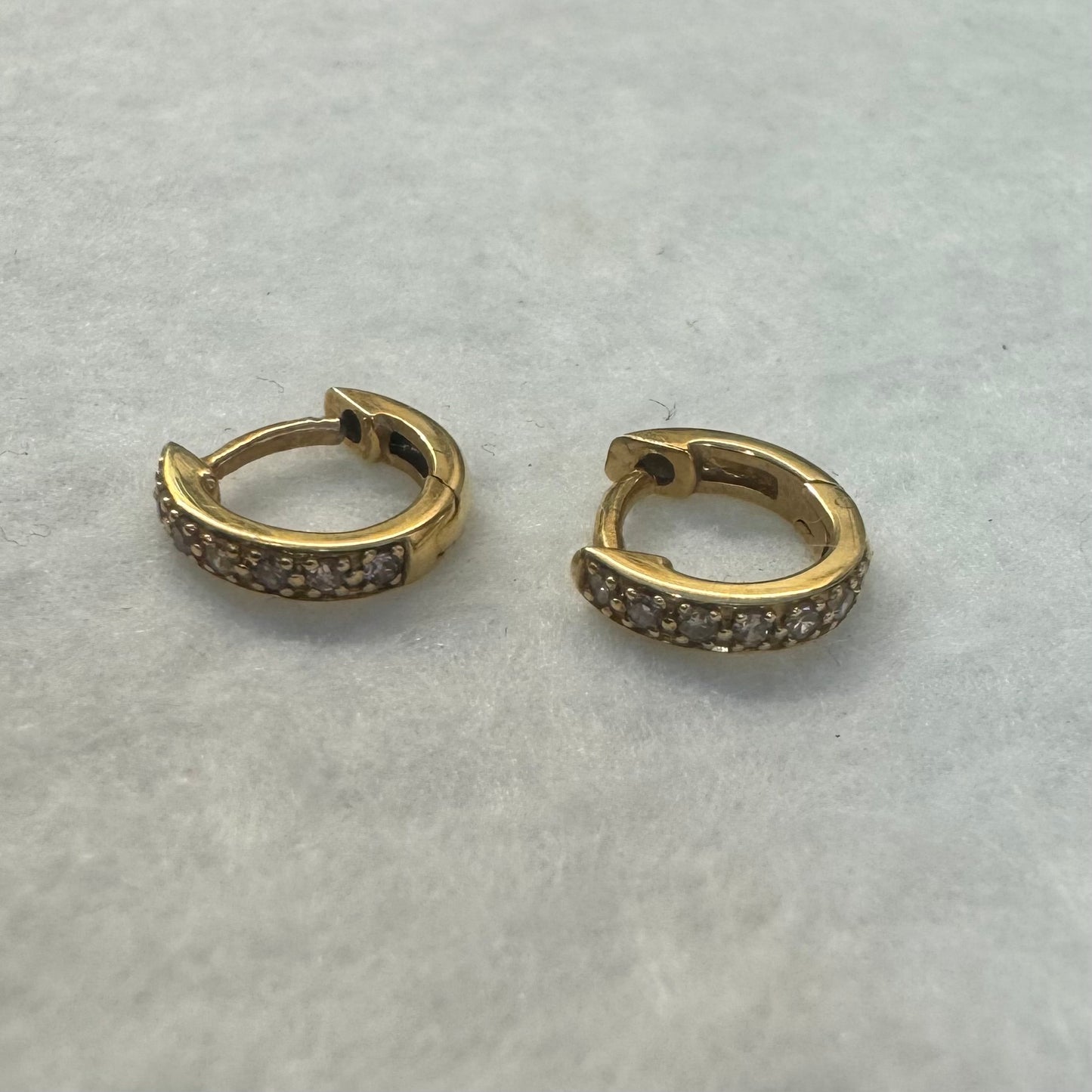 עגילי זהב צהוב 18 קראט של המותג "טוס" 