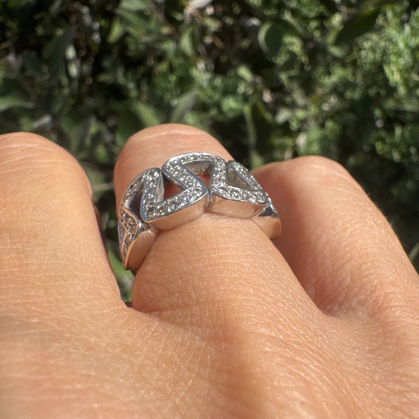 18K gold ring set with Diamonds