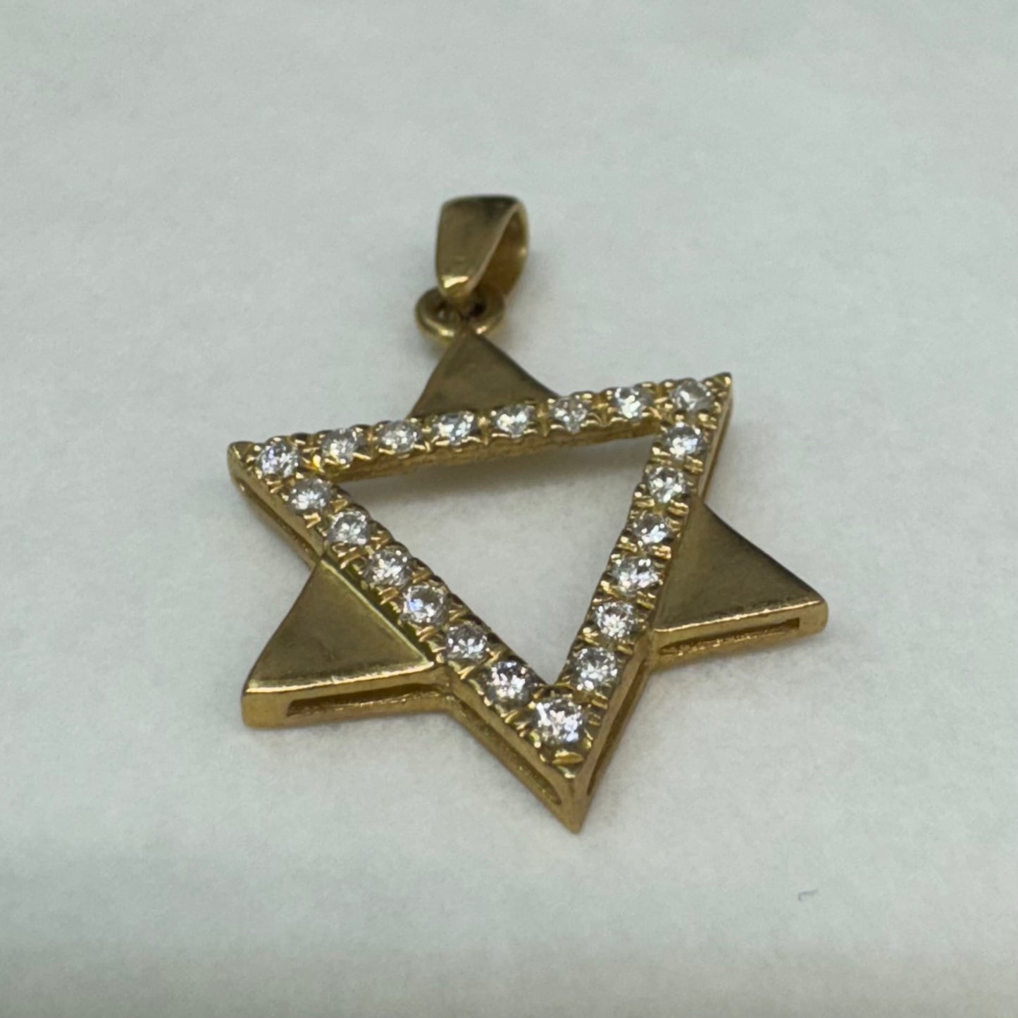 תליון זהב צהוב 14 קראט משובץ יהלומים