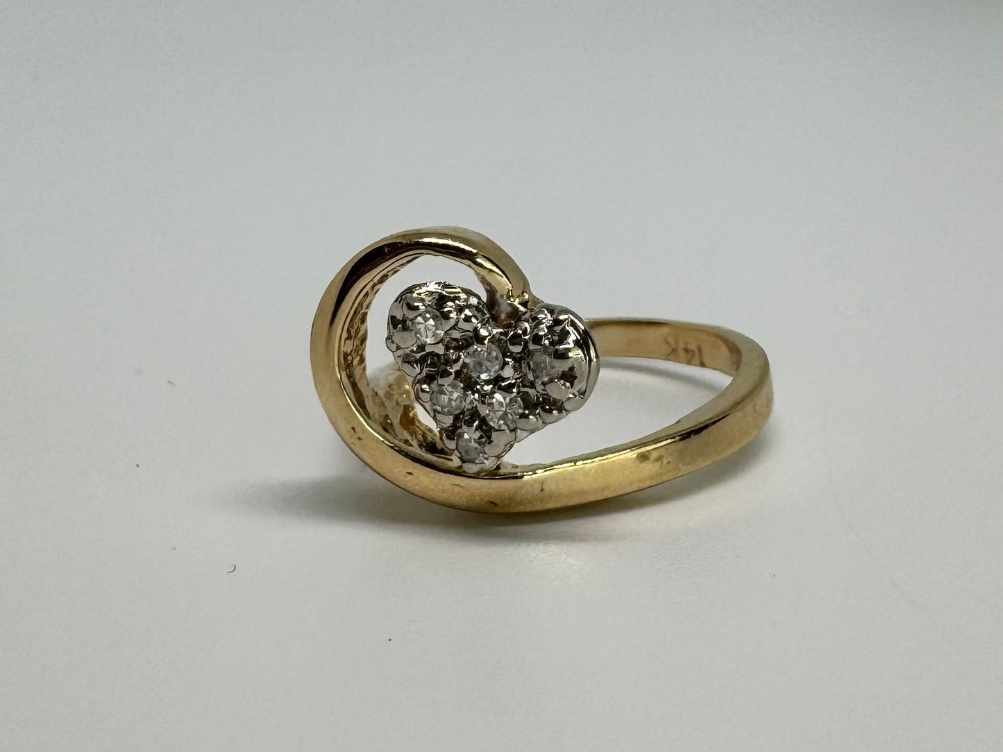 14K gold ring set with sparkling diamonds in a heart-shaped motif