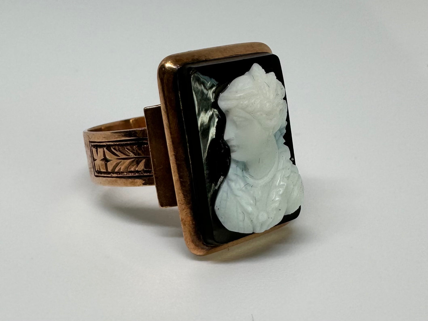 14K gold Cameo ring