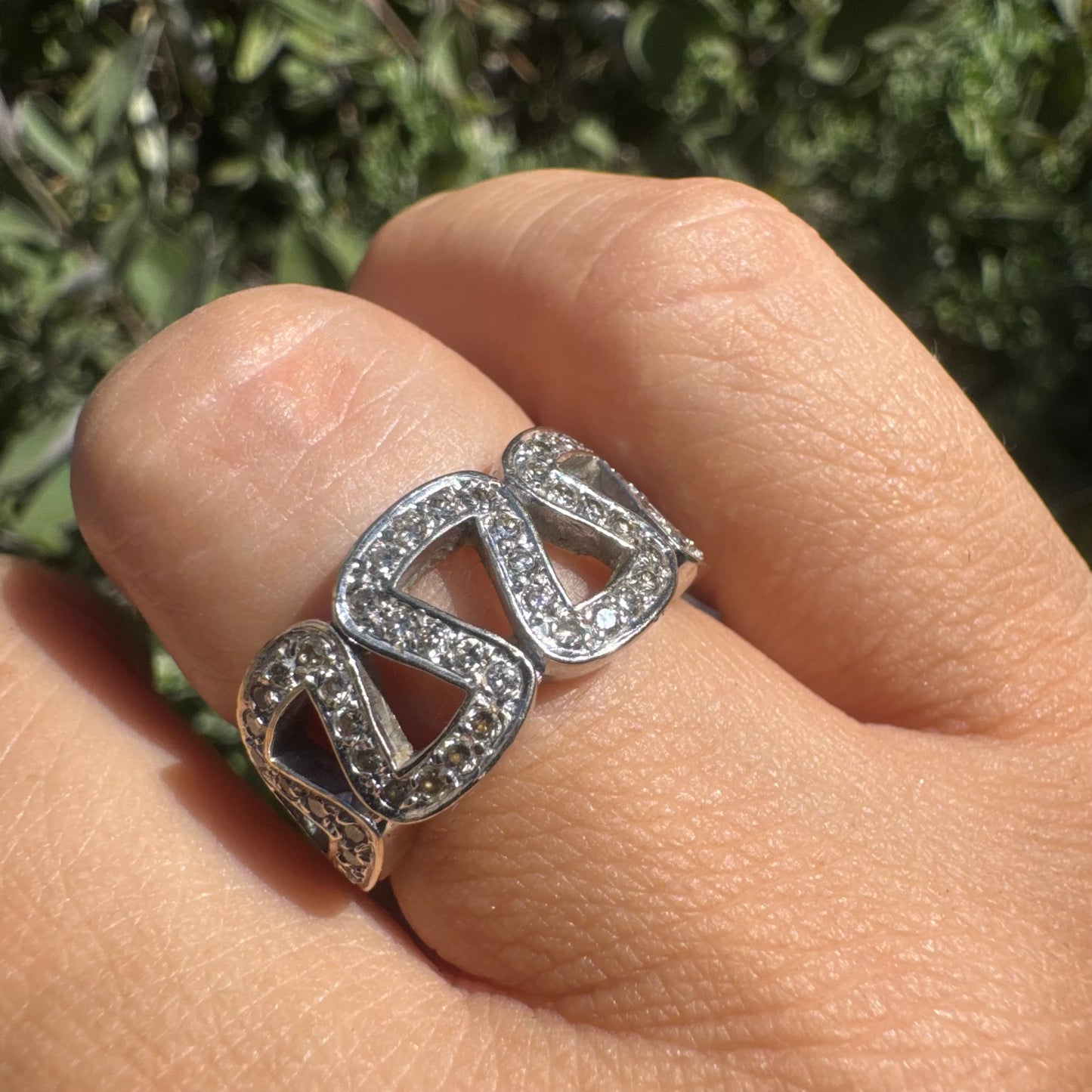 18K gold ring set with Diamonds