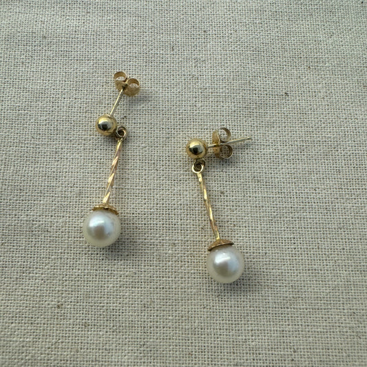 עגילי זהב צהוב 14 קראט נופלים משובצים פנינה עגולה