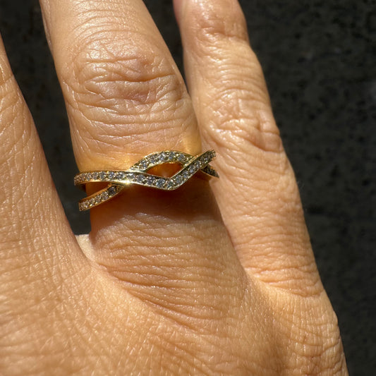 14K gold ring set with Diamonds