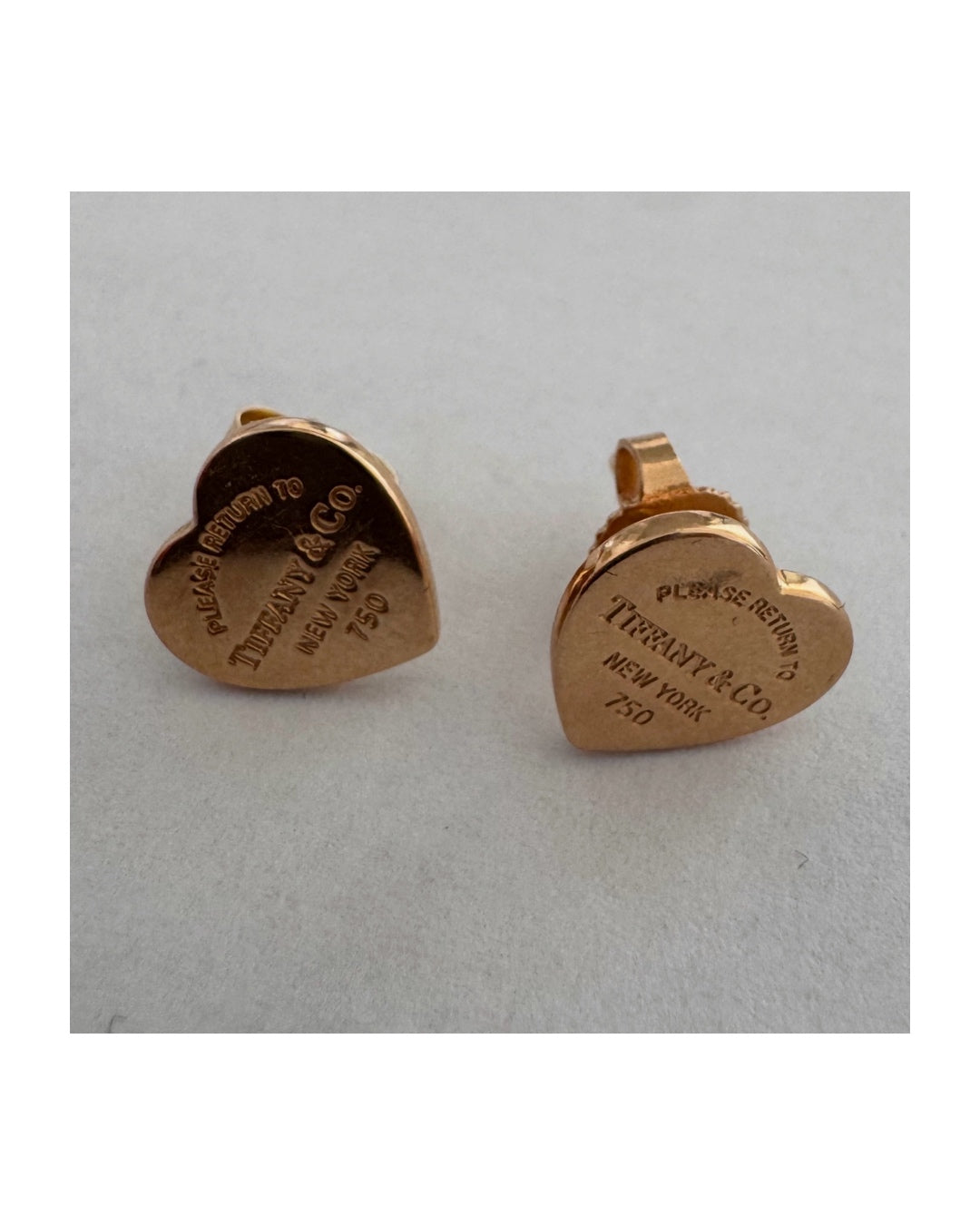 עגילי לב אייקונים מבית Tiffany& Co עשויים זהב 18 קראט (750).