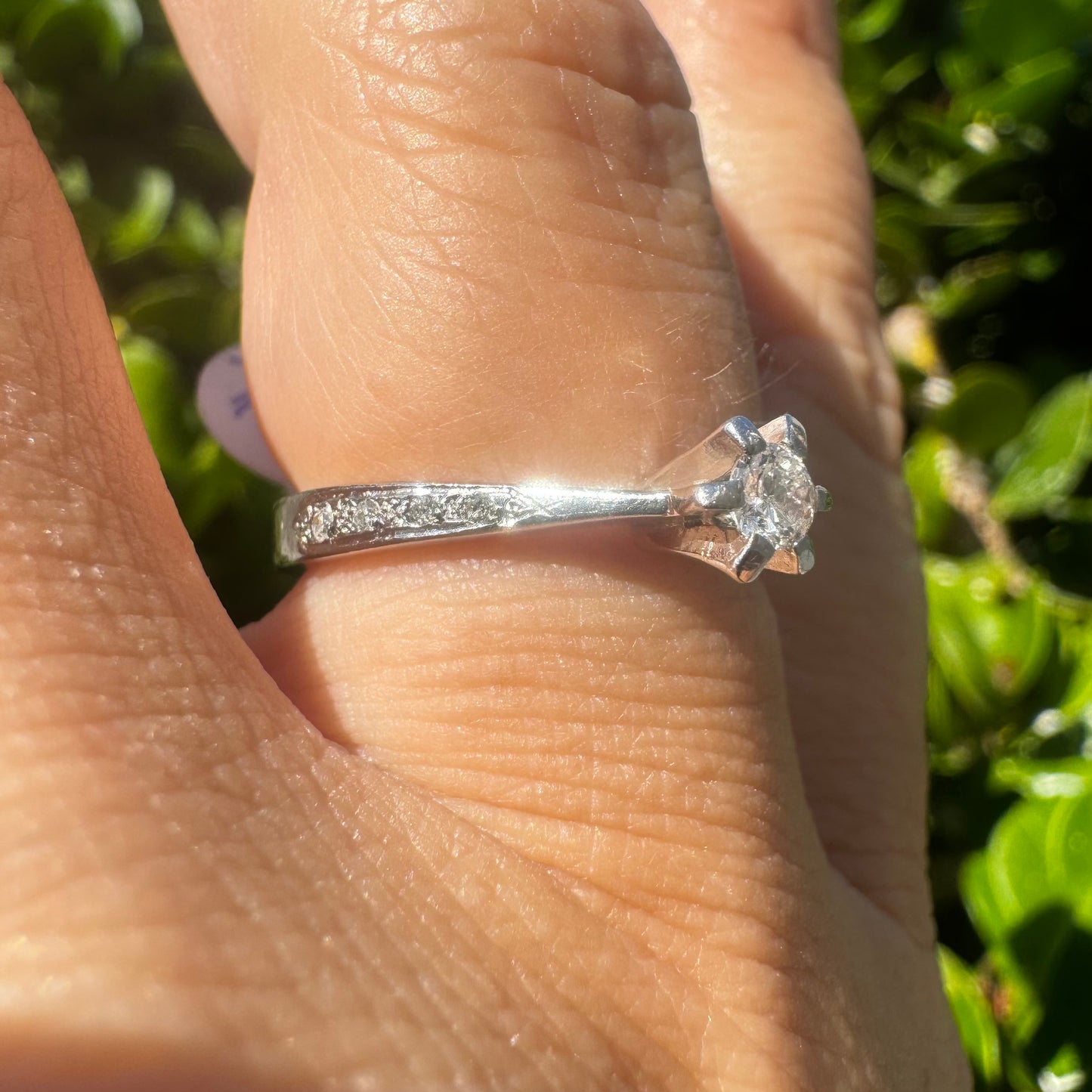 14K gold ring set with Diamonds