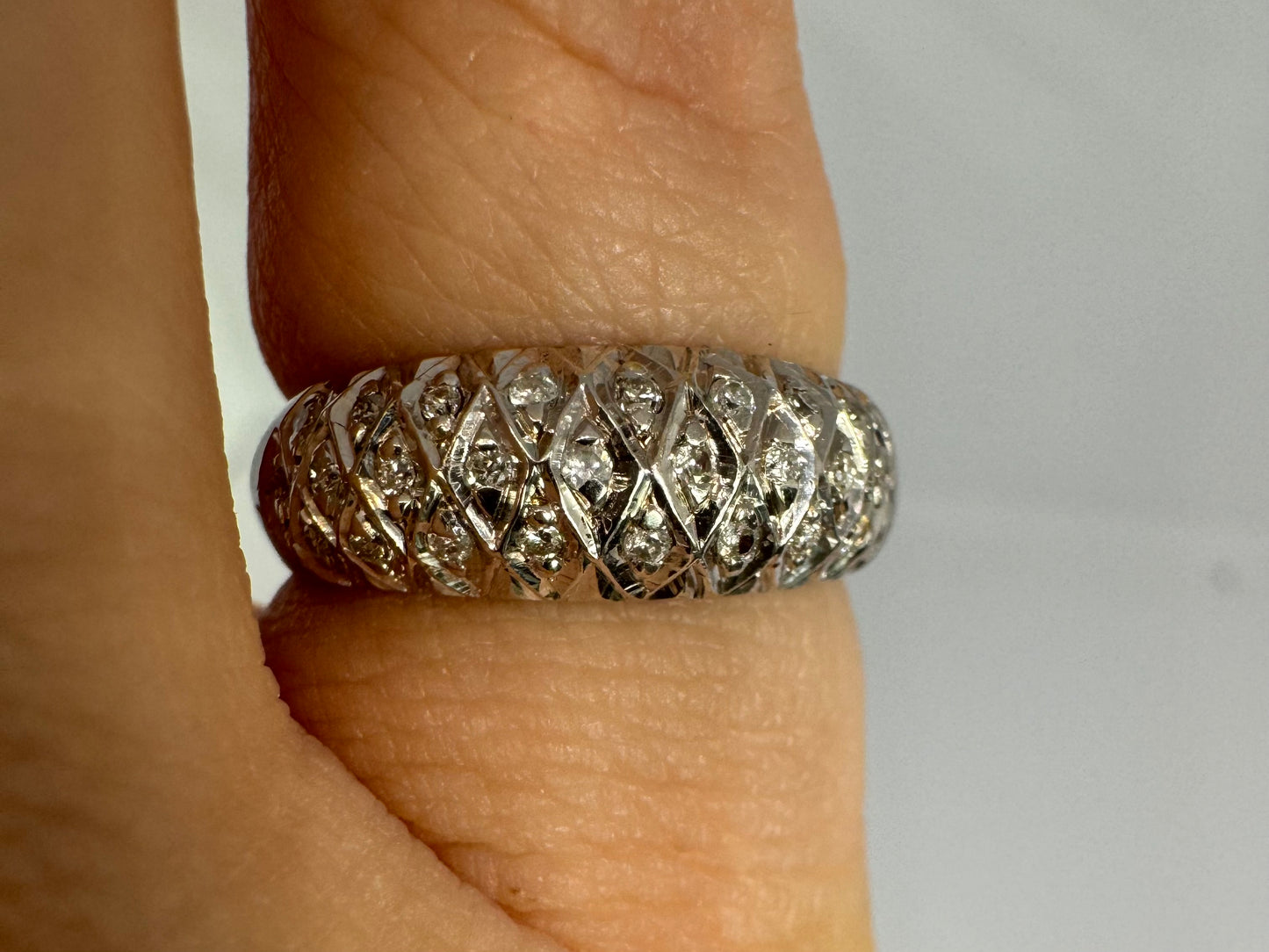 14K gold ring set with Diamonds