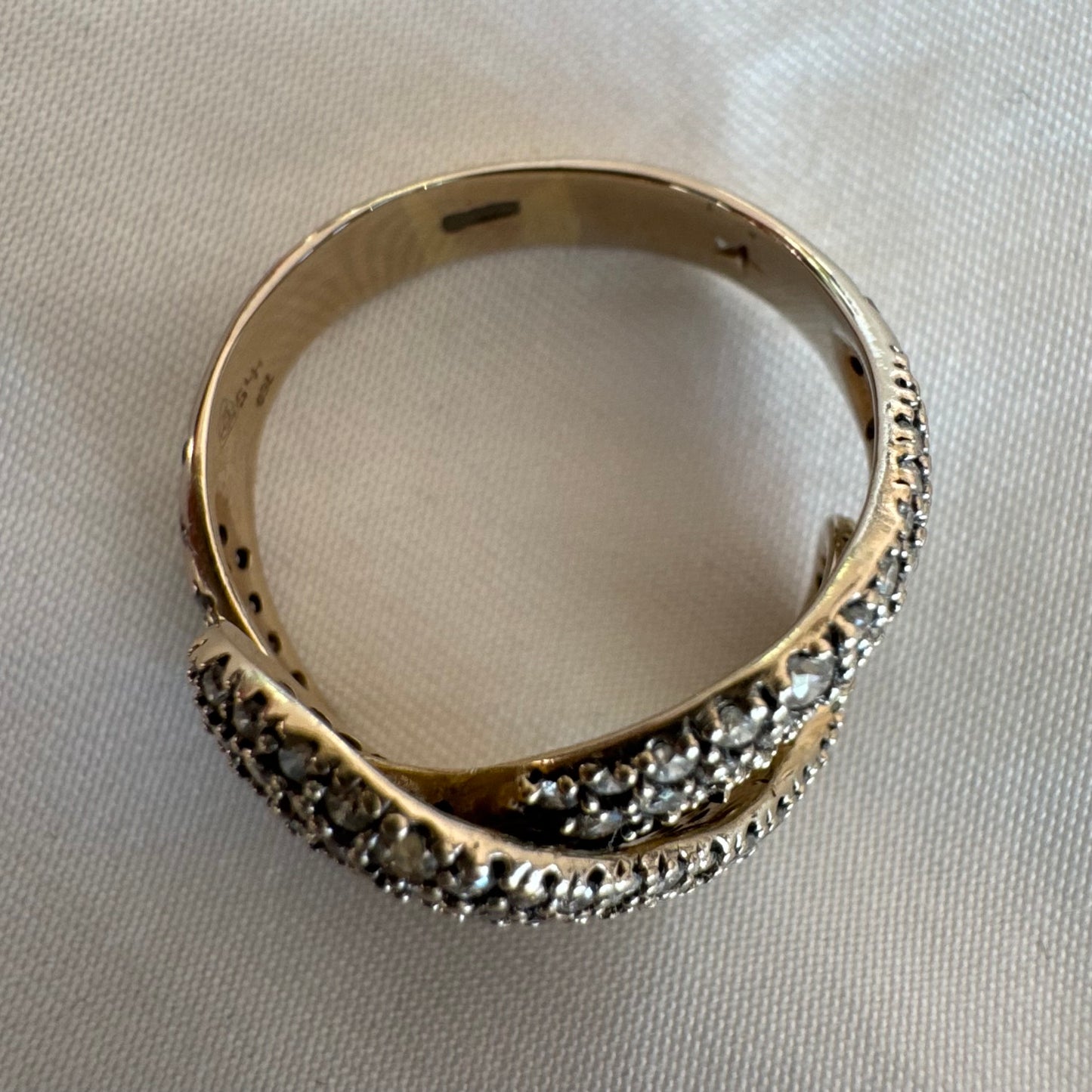 18K gold ring by H.Stern, from the iconic Celtic Dunes collection, fully set with brilliant Diamonds