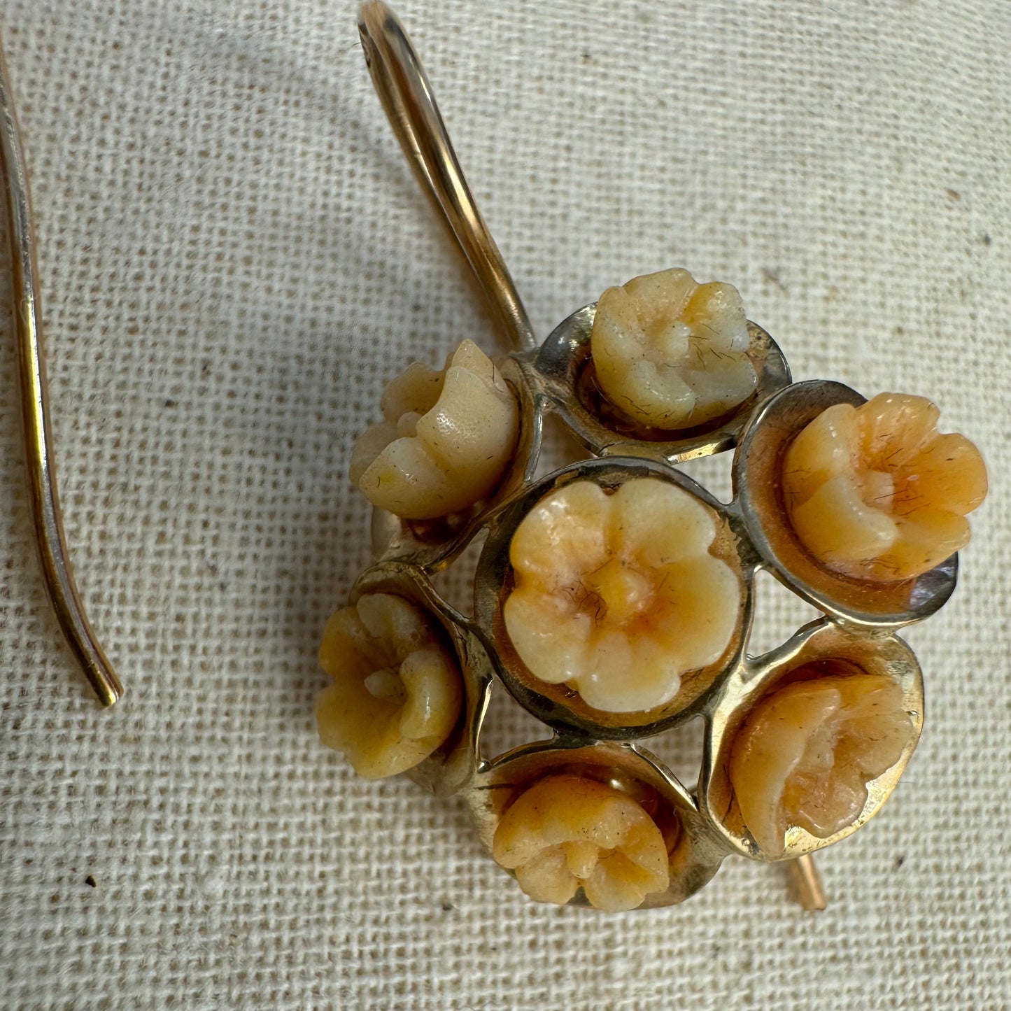 9K gold earrings set with Coral