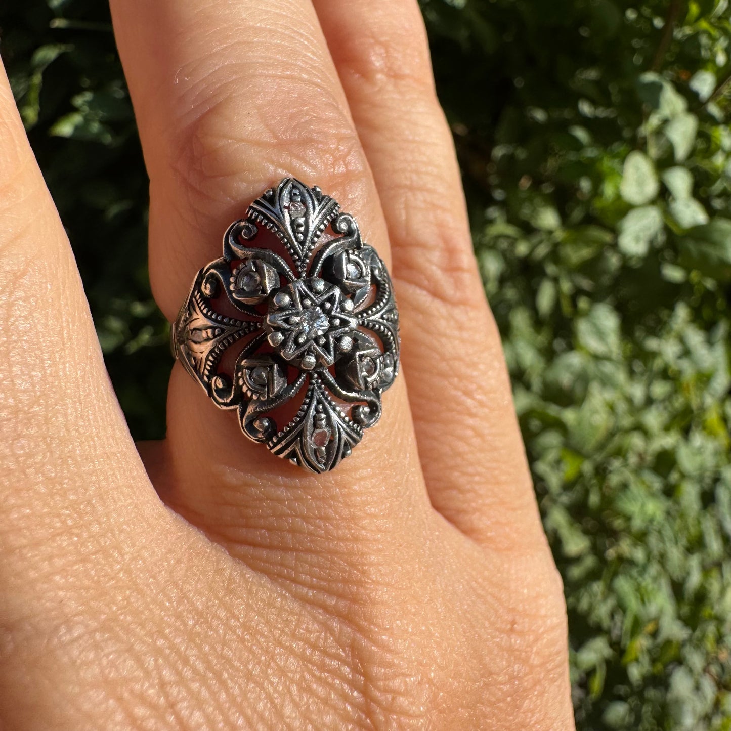 18K gold & silver ring with an intricate floral and leaf filigree design set with Diamonds