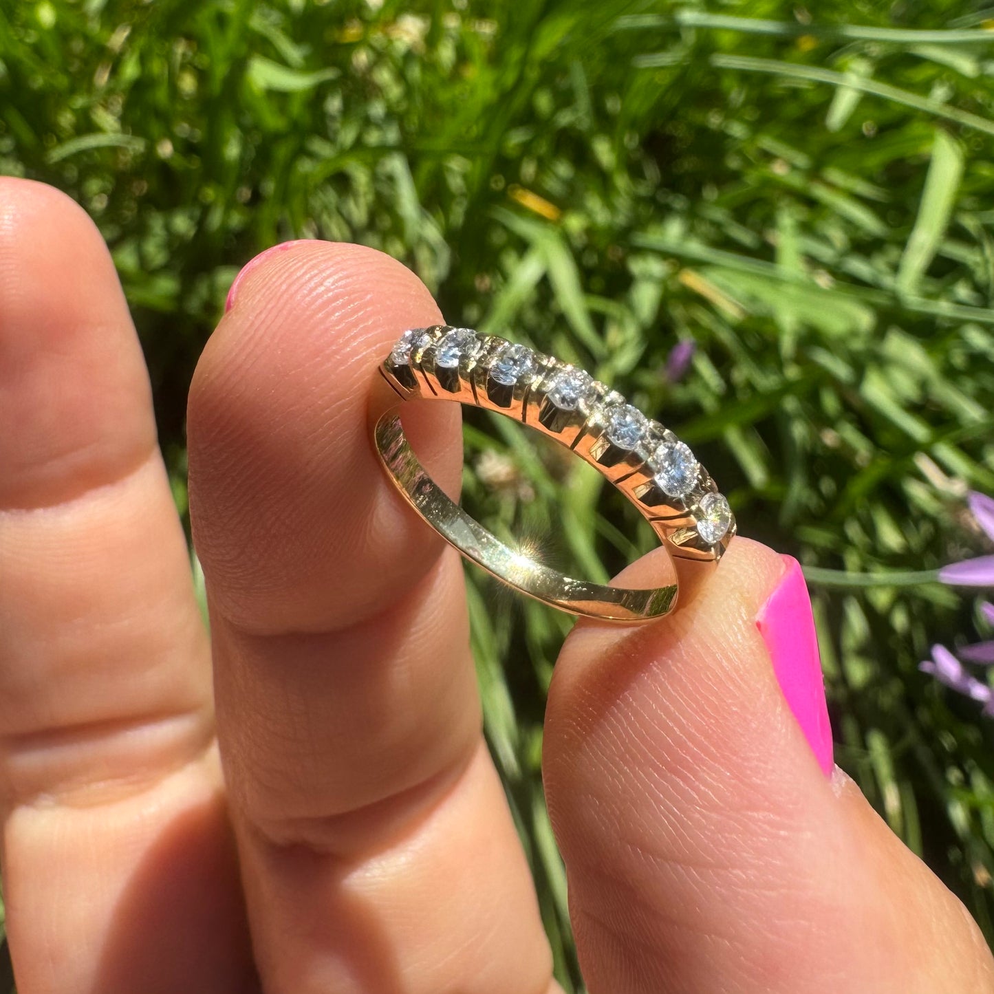 14K gold ring set with 7 Diamonds