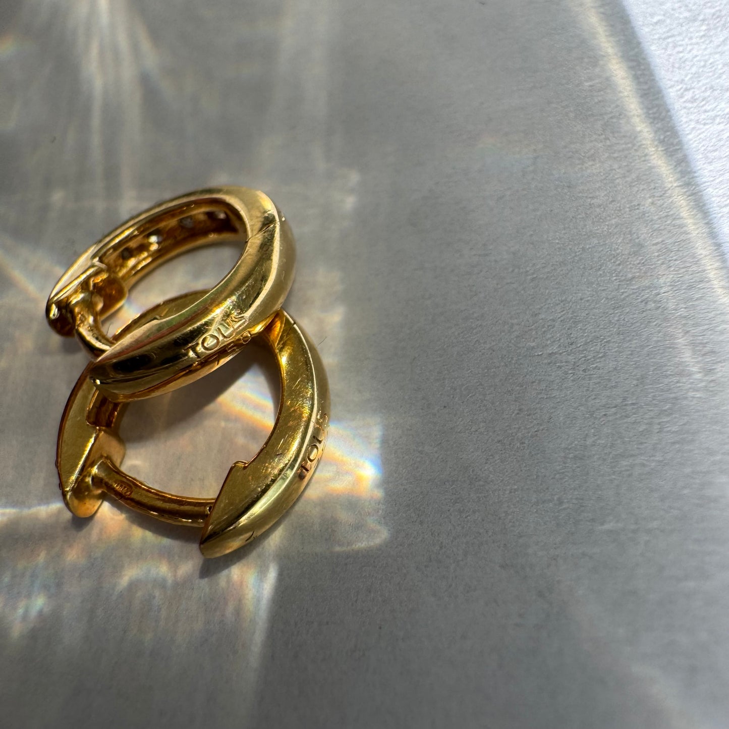 עגילי זהב צהוב 18 קראט של המותג "טוס" 