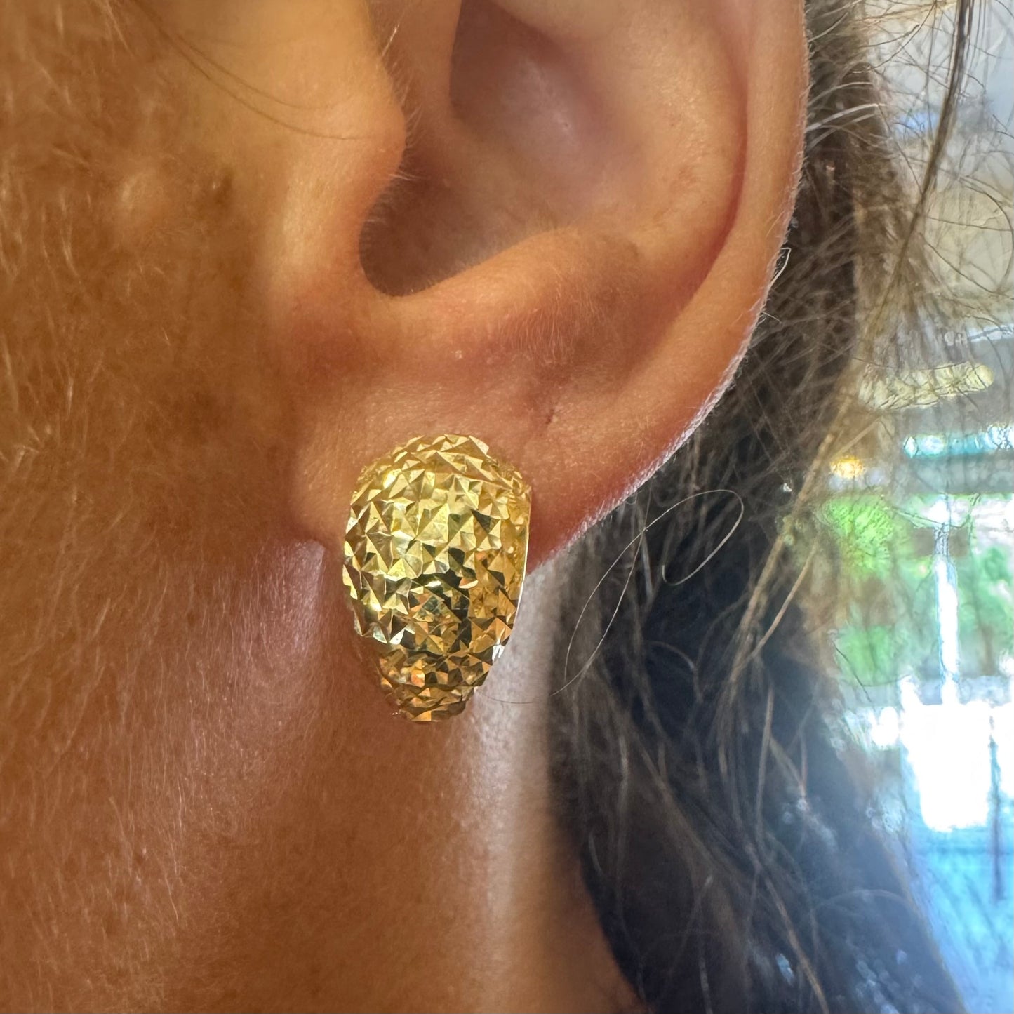 עגילי זהב צהוב 14 קראט בעיצוב כיפתי