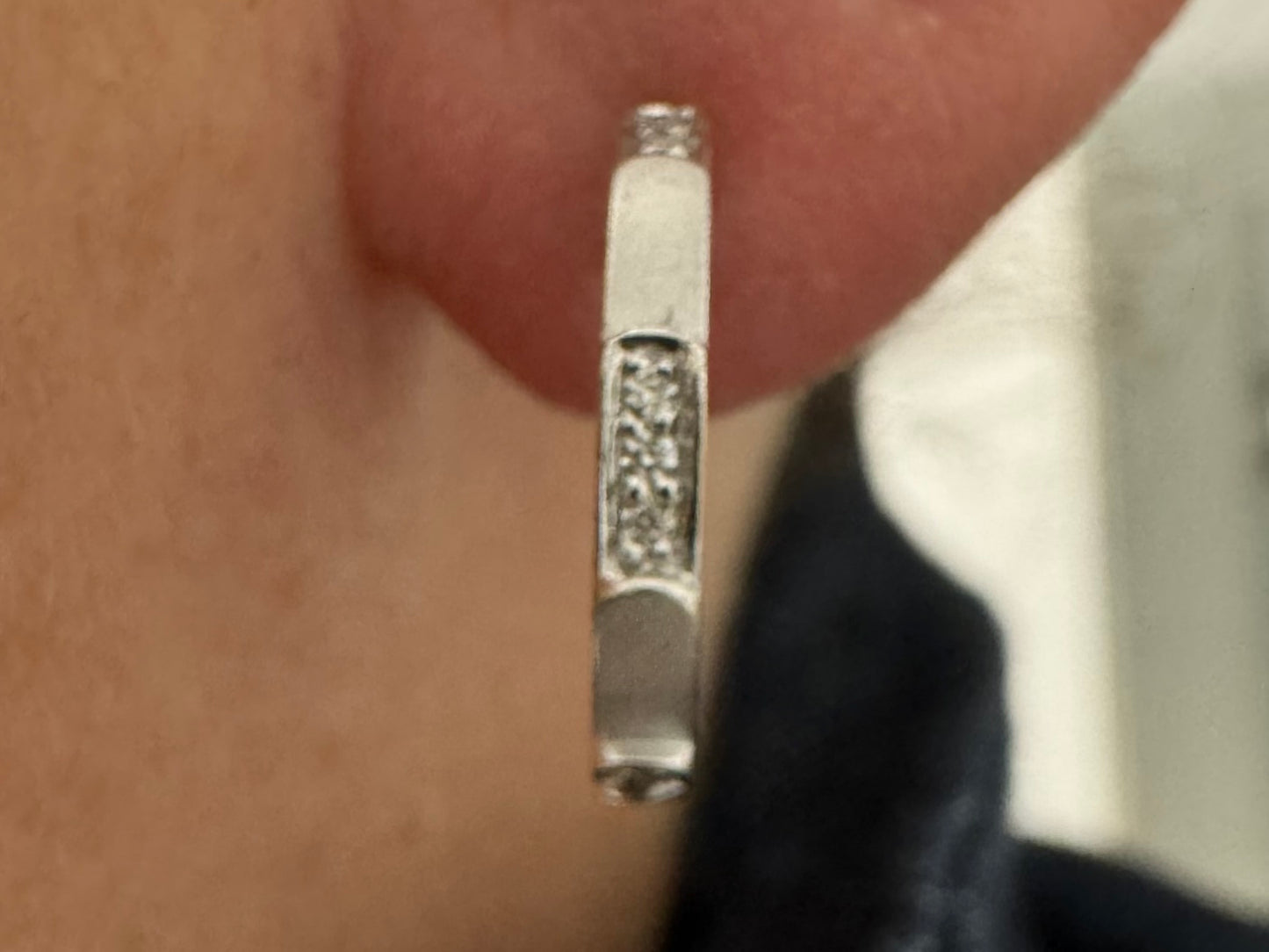 עגילי חישוק זהב 18K משובצים יהלומים