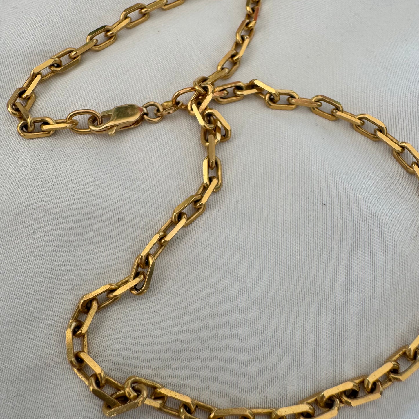 14K gold chain necklace featuring elegant elongated links with a polished finish.