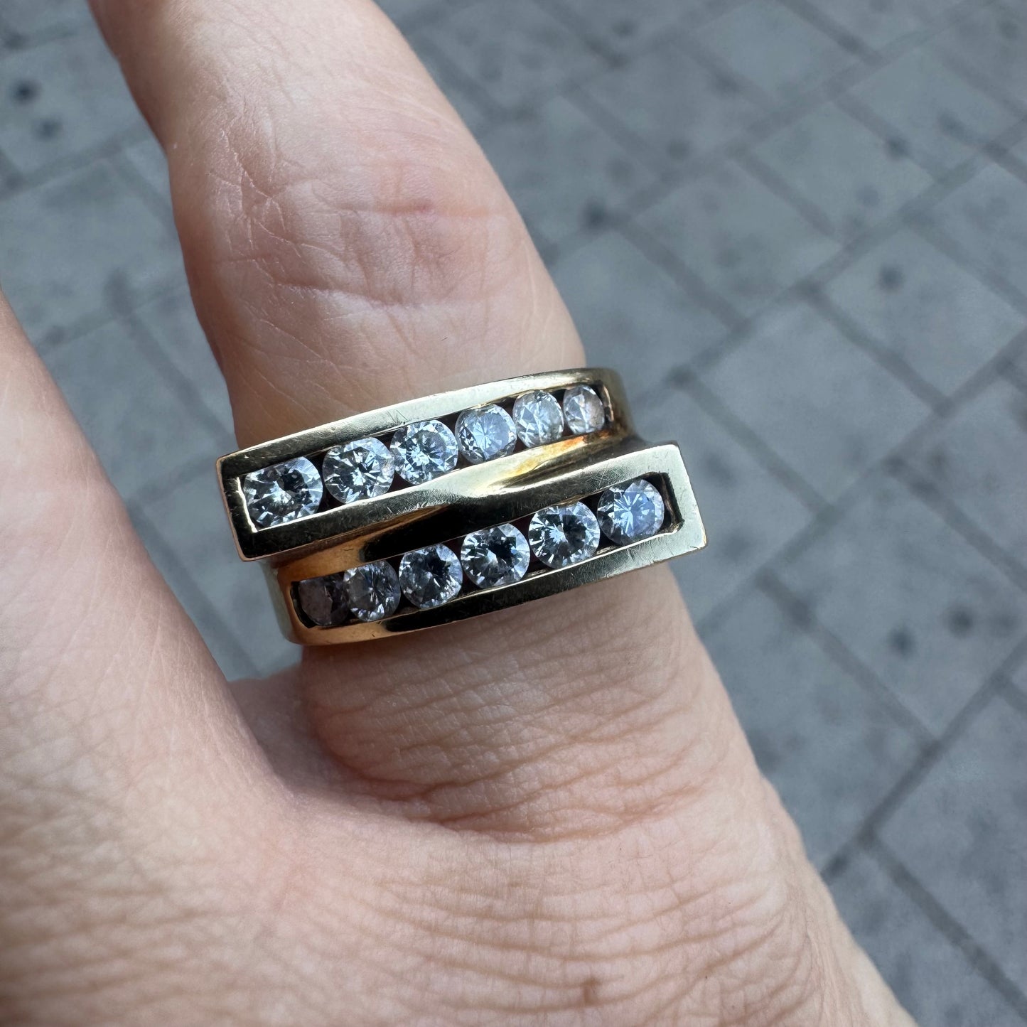 טבעת זהב צהוב 14 קראט משובצת יהלומים