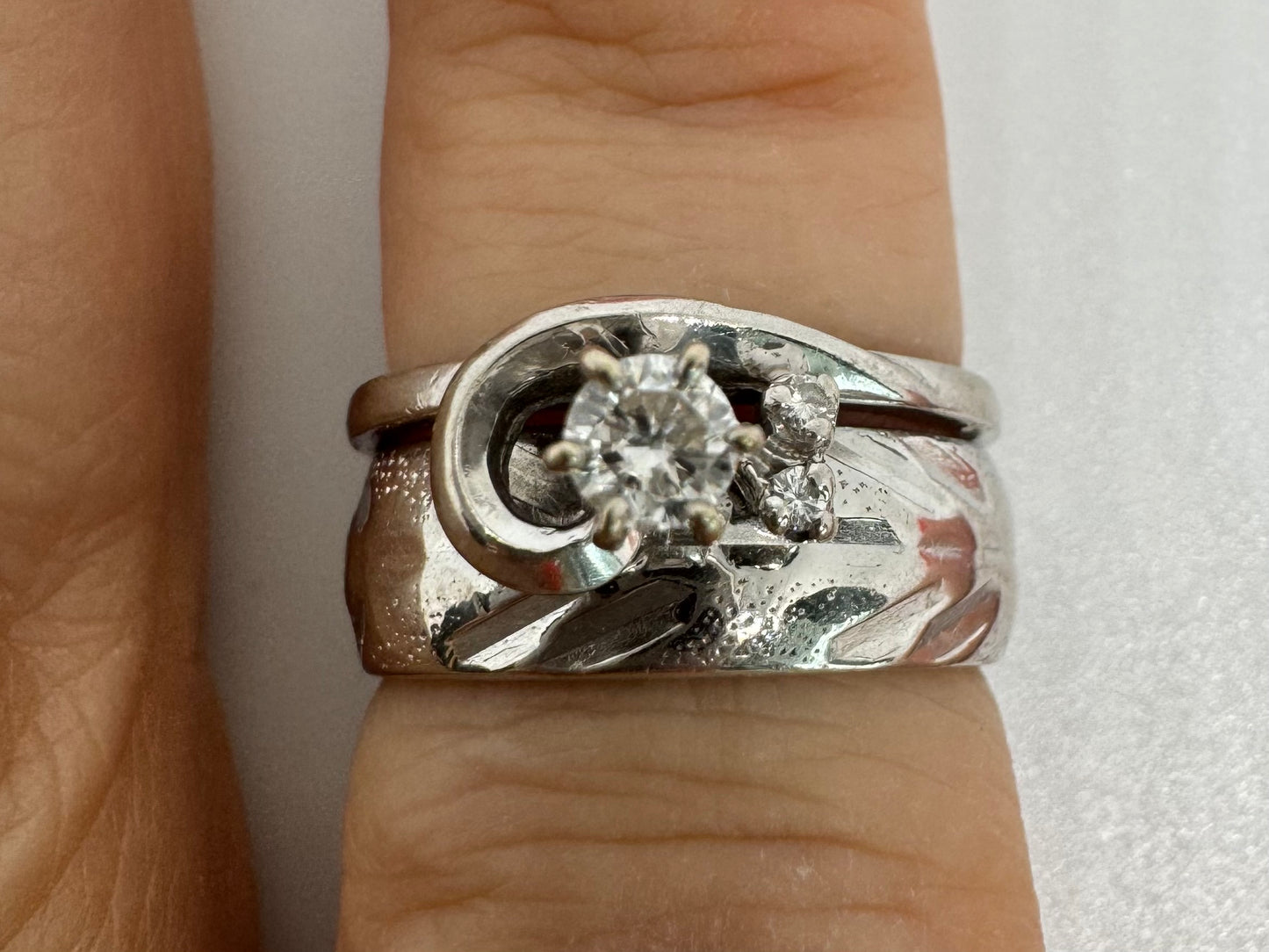 14K gold ring set with Diamonds