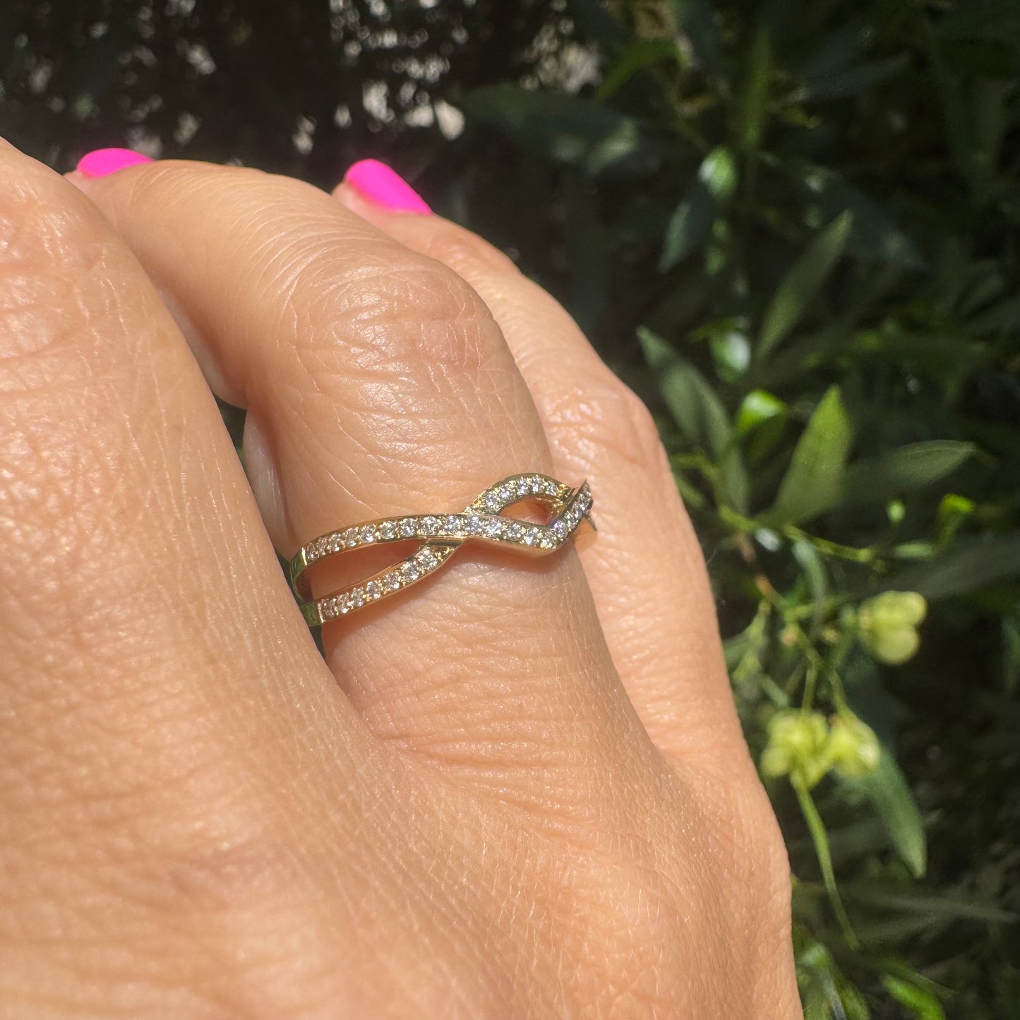 14K gold ring set with Diamonds