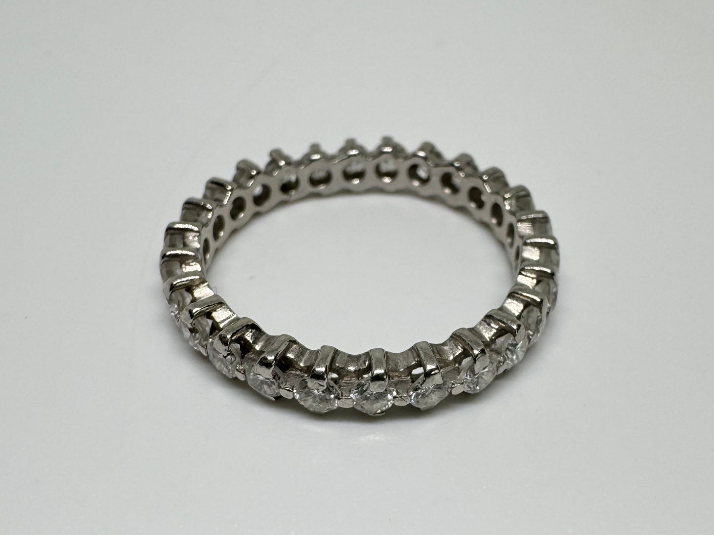 18K gold Eternity ring set with Diamonds