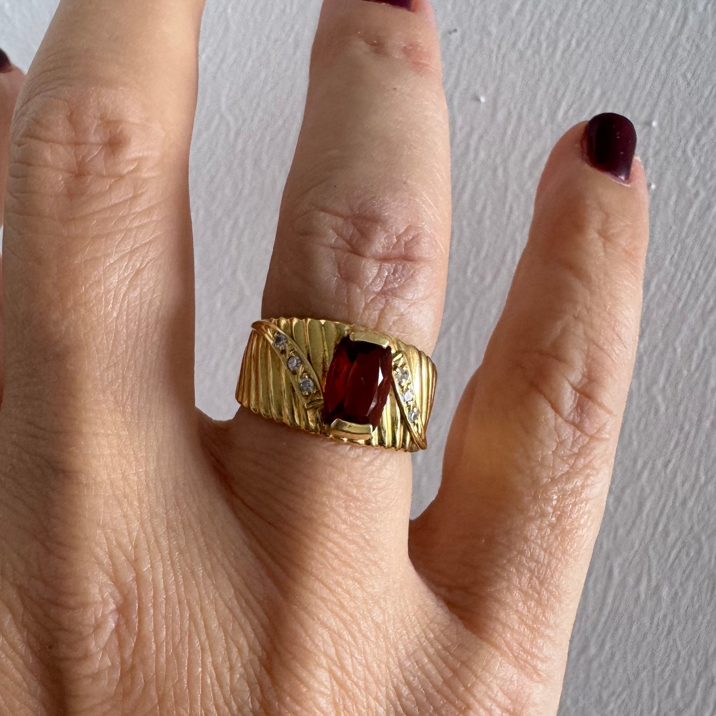 טבעת זהב צהוב 14 קראט משובצת אבן סיטרין ויהלומים