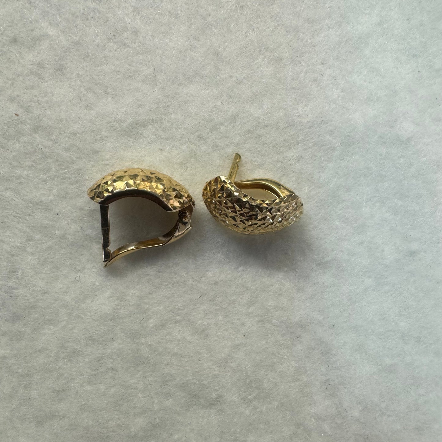 עגילי זהב צהוב 14 קראט בעיצוב כיפתי