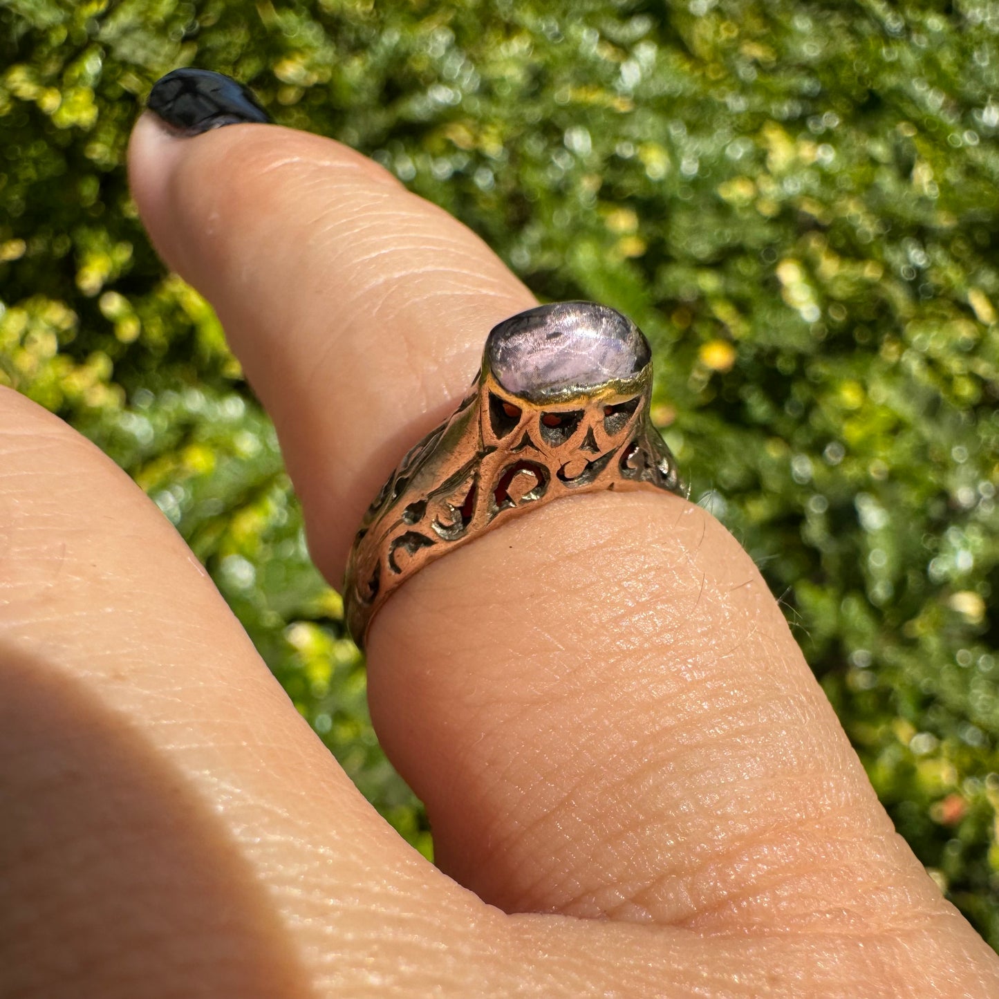 טבעת עתיקה זהב 10 קראט משובצת אבן סגולה