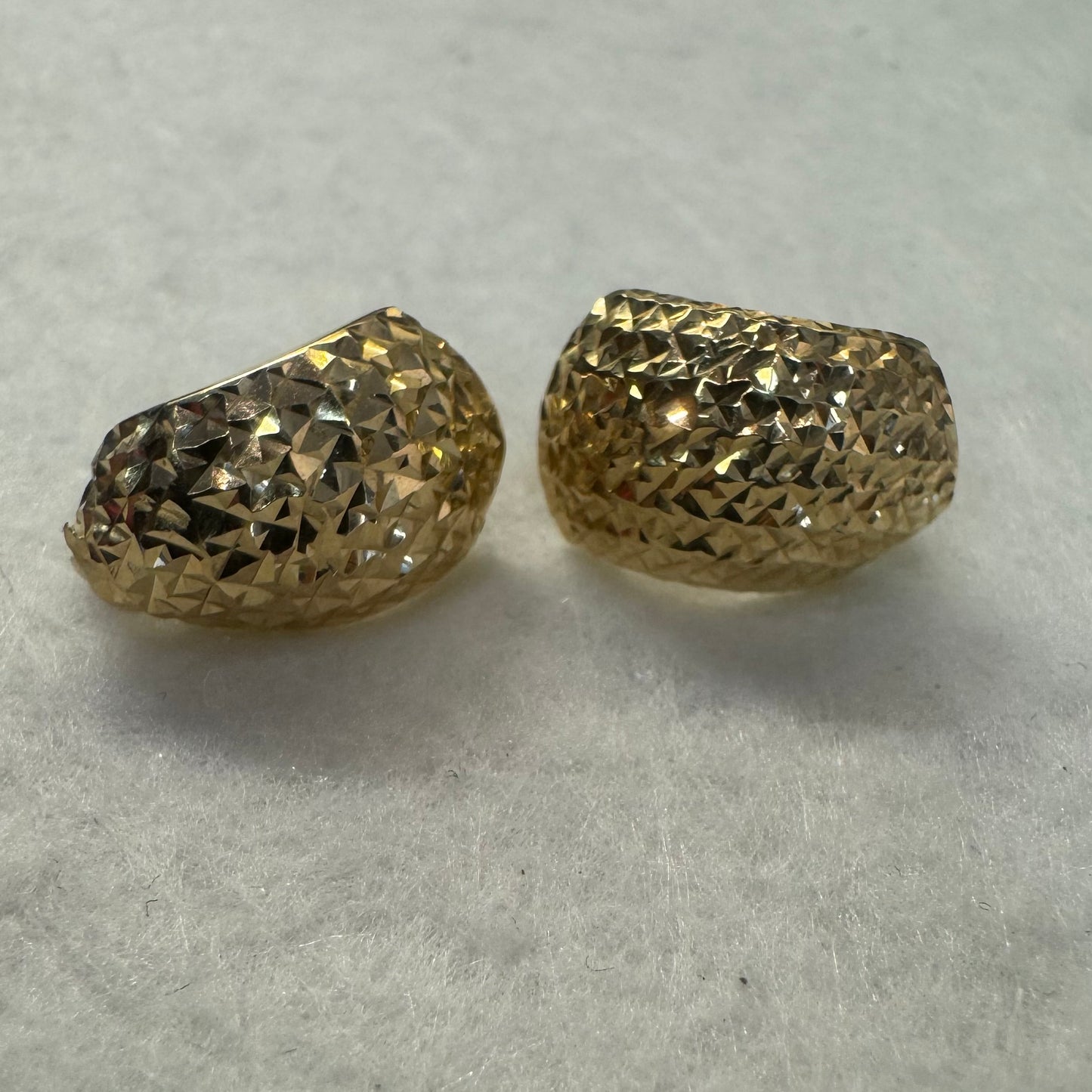 עגילי זהב צהוב 14 קראט בעיצוב כיפתי