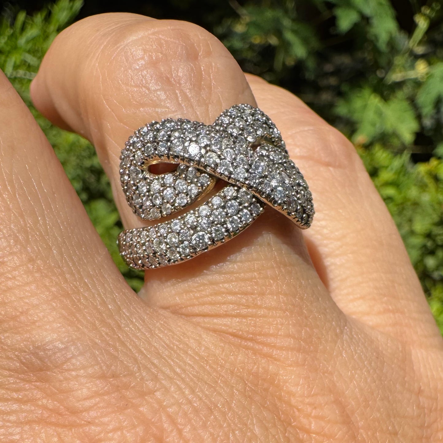 18K gold ring by H.Stern, from the iconic Celtic Dunes collection, fully set with brilliant Diamonds