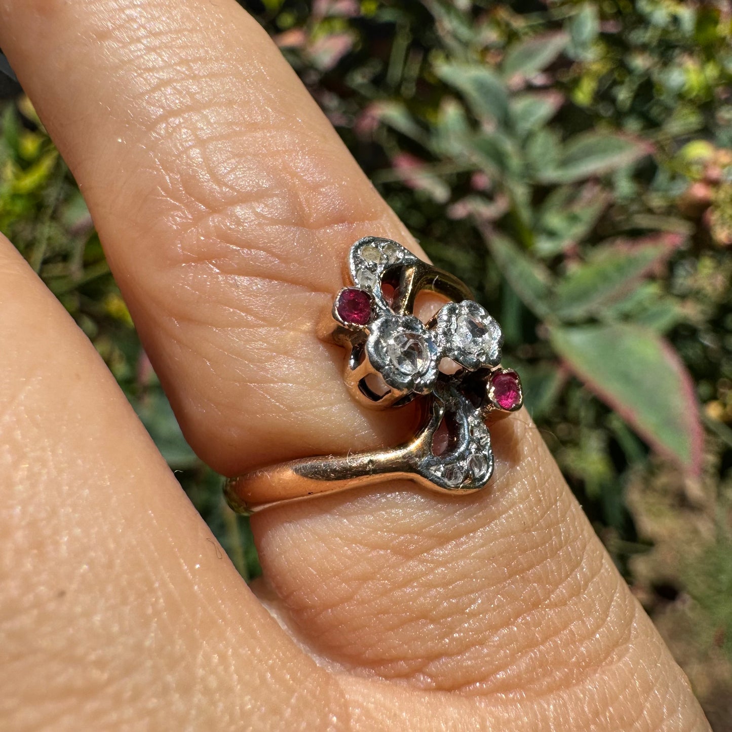 18K gold ring set with Rubies & Diamonds