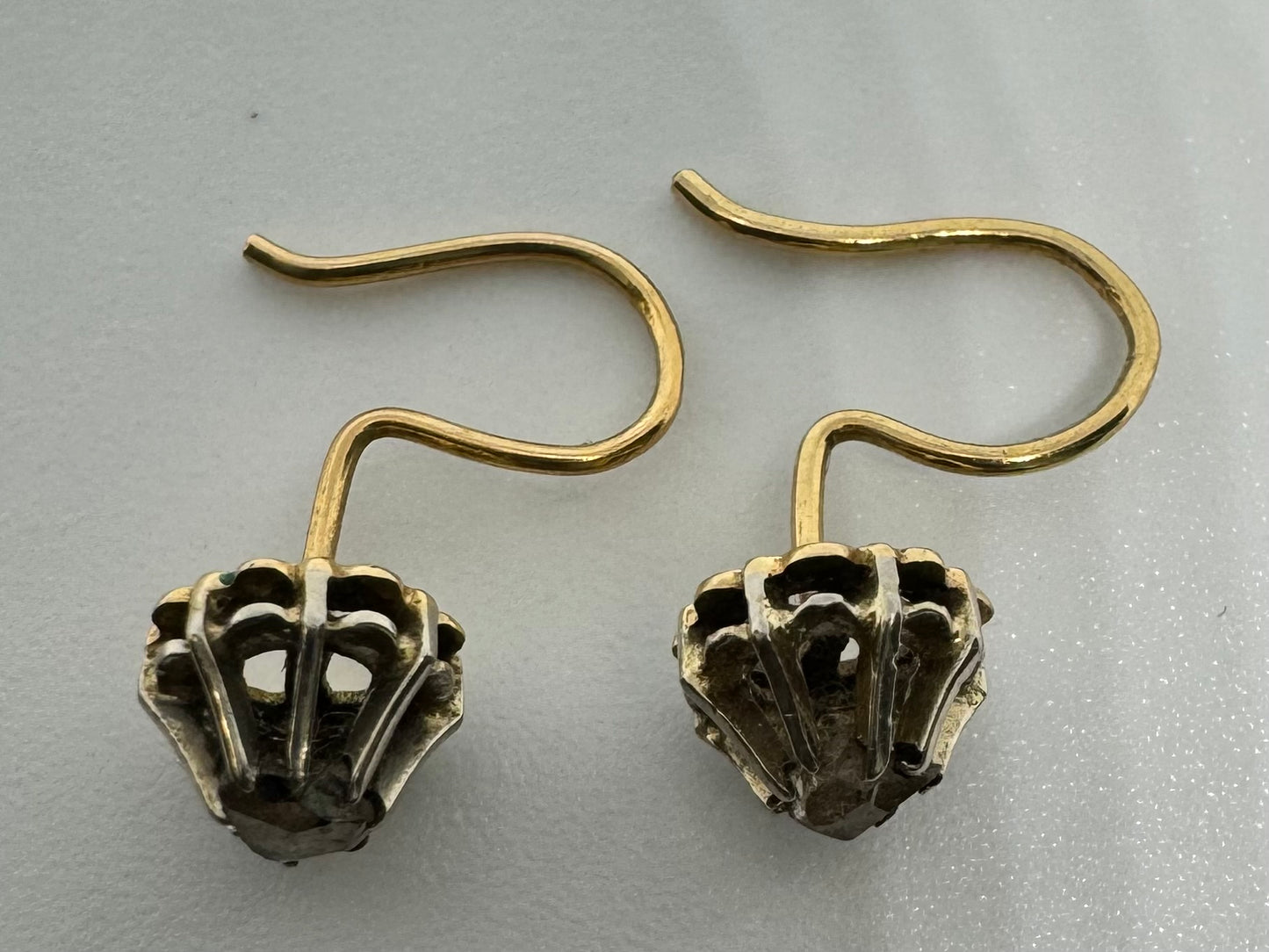 עגילי זהב 14K משובצים ביהלום