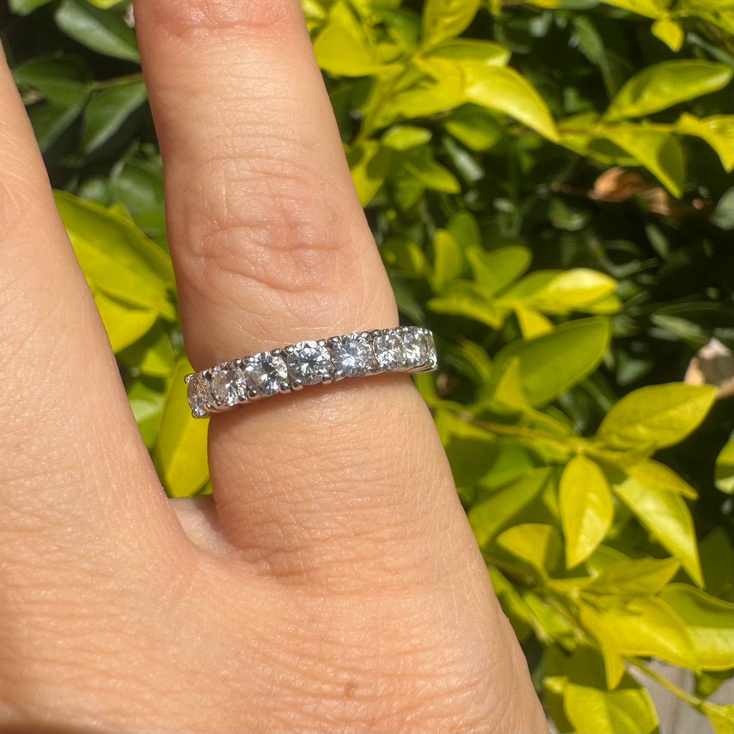 18K gold ring set with Diamonds