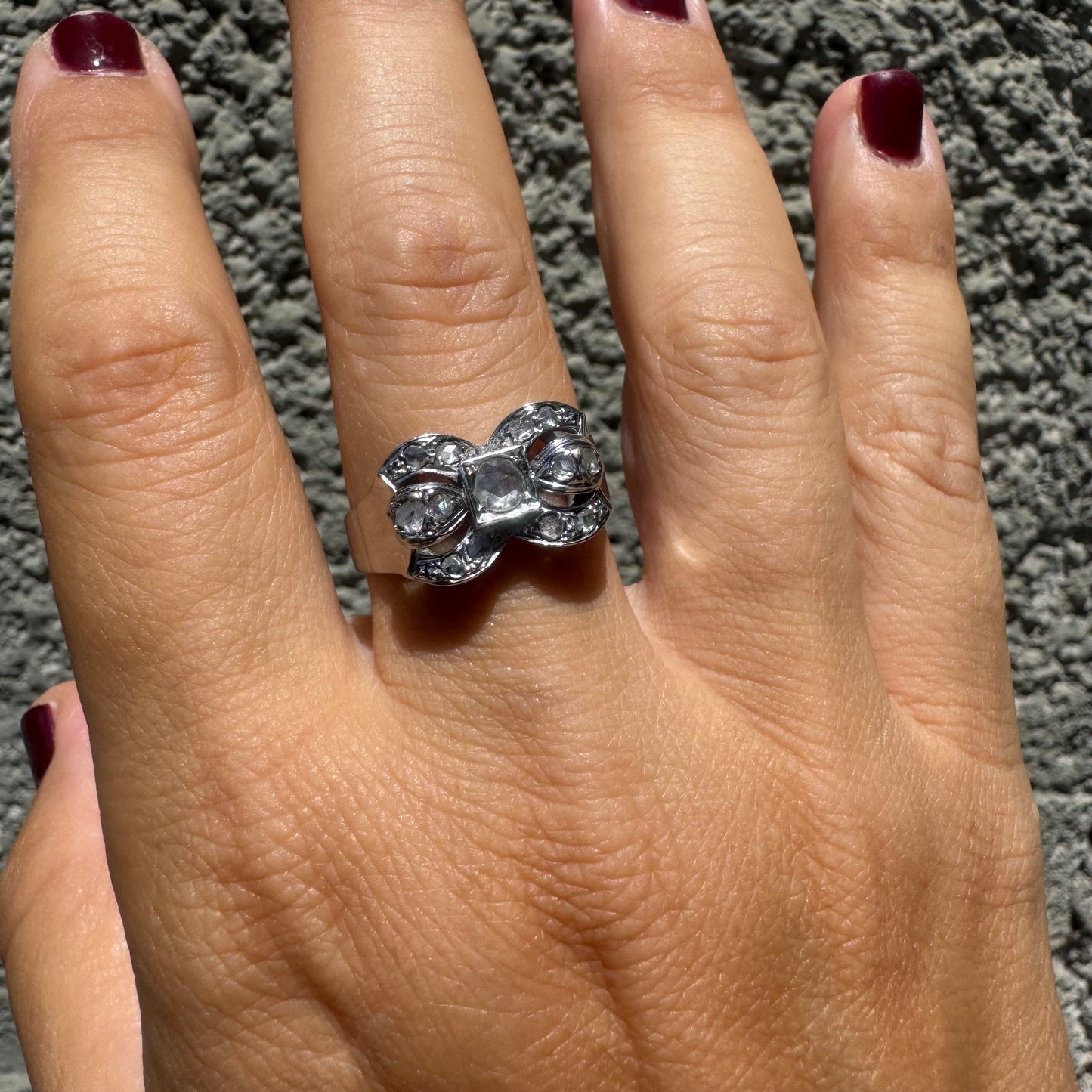 18K gold ring designed in the shape of a bow, set with sparkling Diamonds