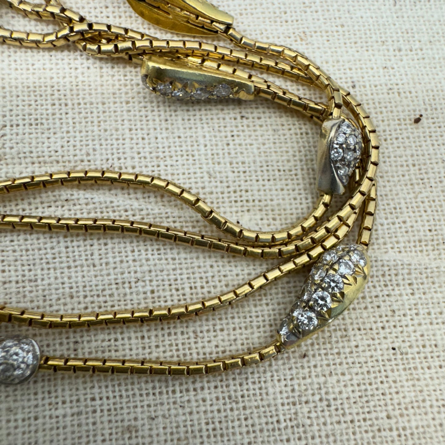 צמיד זהב צהוב 18 קראט של המותג ה.שטרן משובץ יהלומים