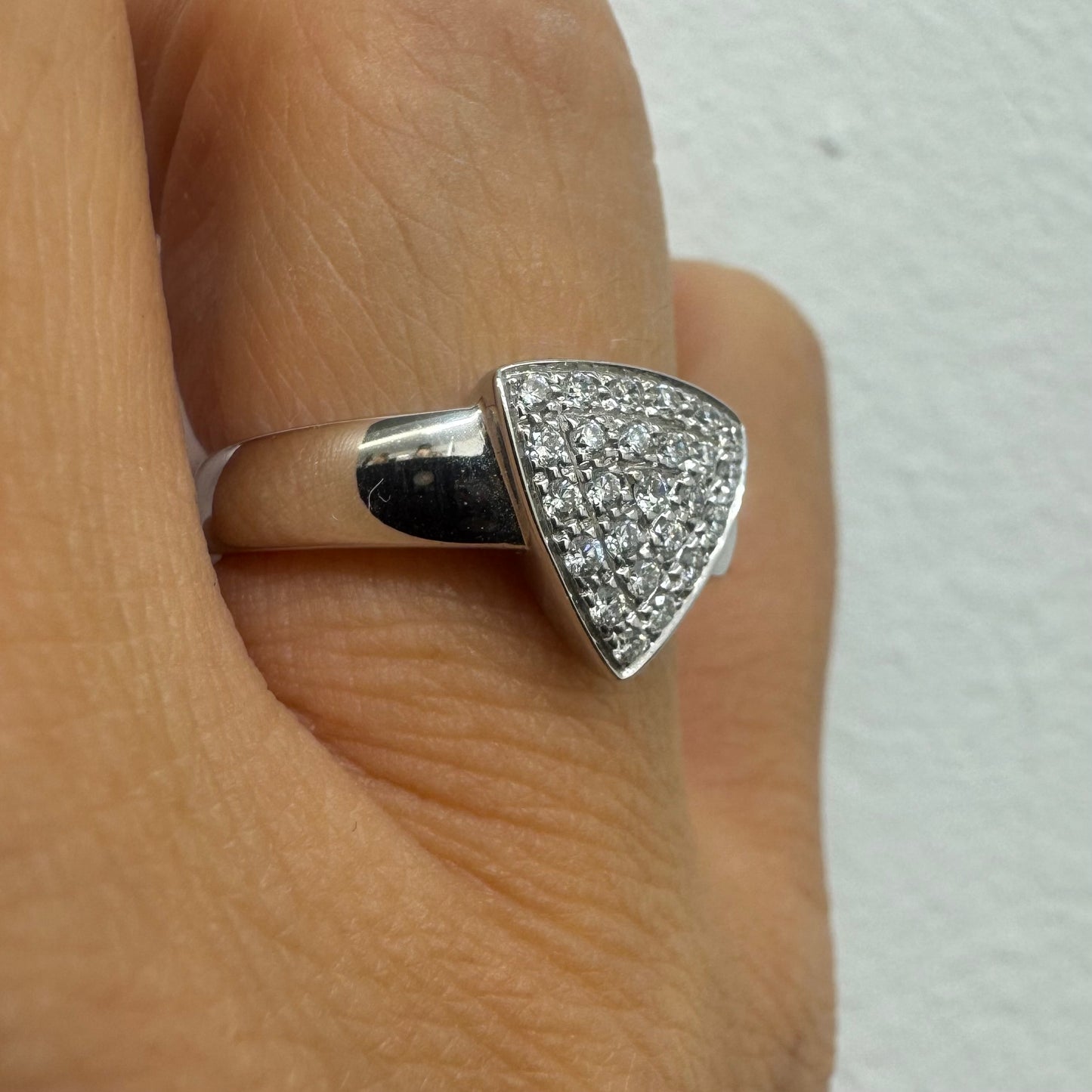 18K gold ring featuring a bold triangular design fully pavé-set with brilliant-cut Diamonds.