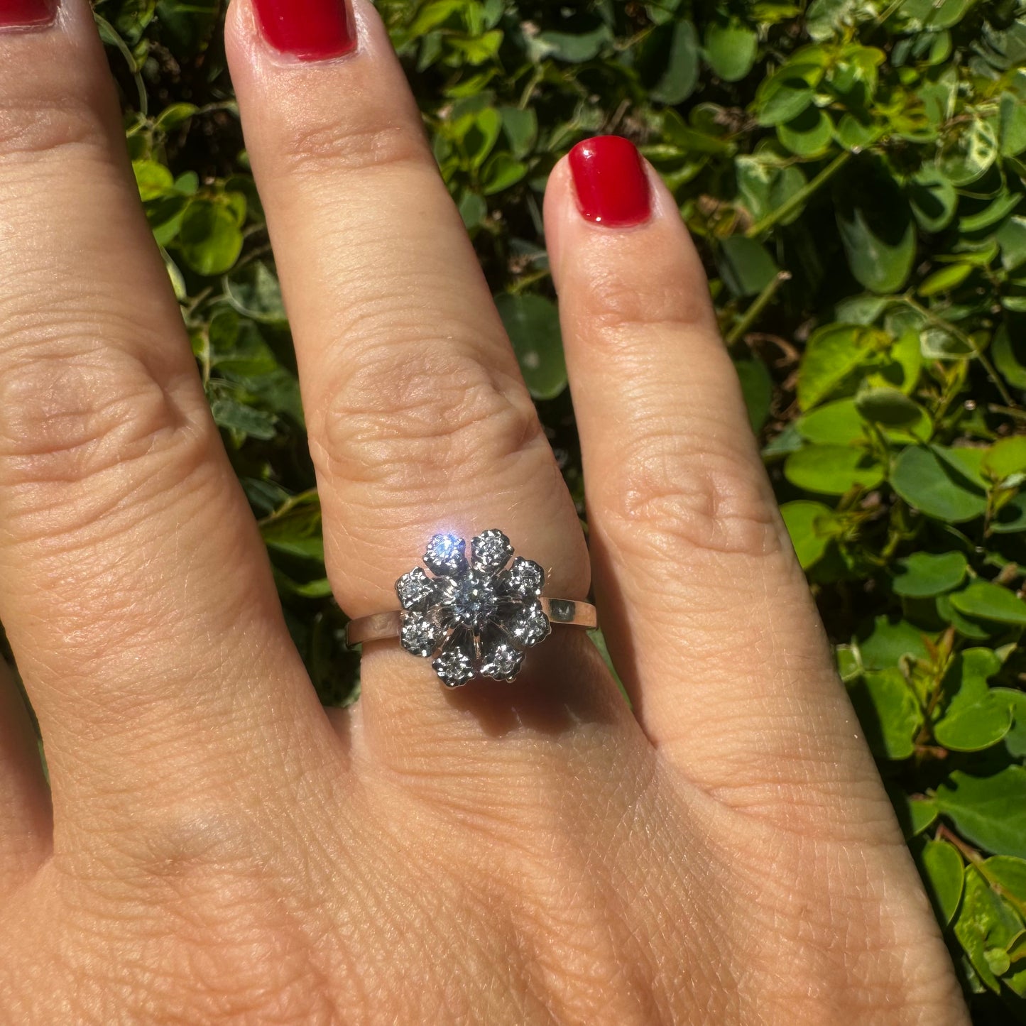 18K gold ring set with Diamonds