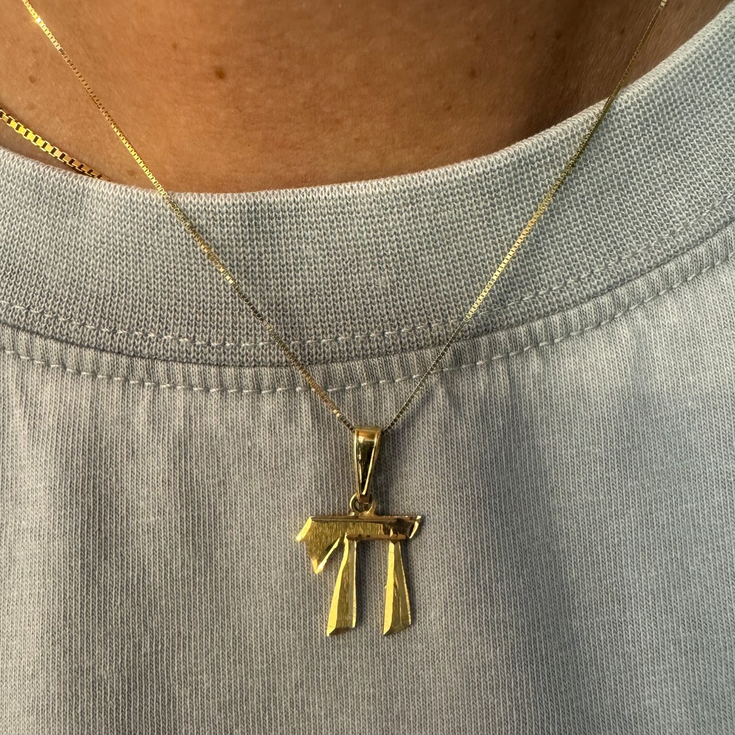 14K gold “CHAI” pendant