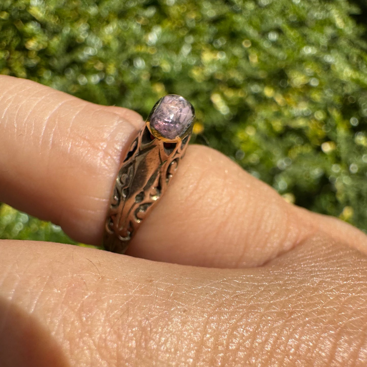 טבעת עתיקה זהב 10 קראט משובצת אבן סגולה