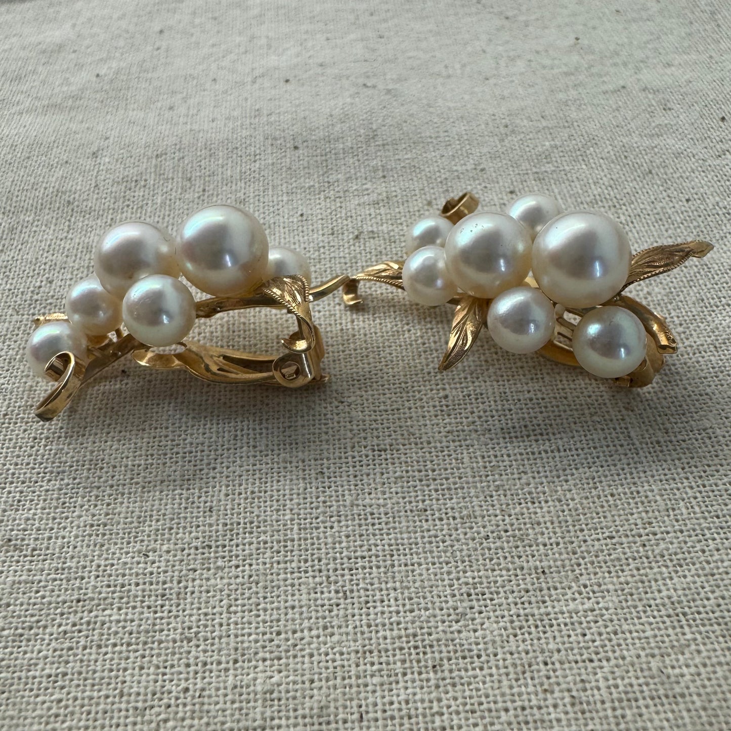 עגילי קליפ און זהב 14 קראט משובצים פנינים