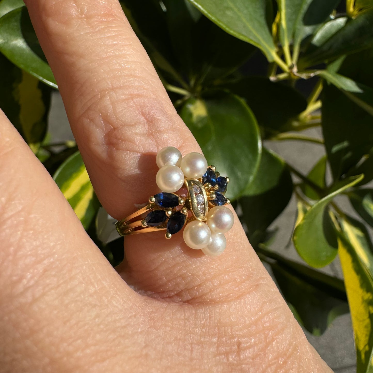 18K gold floral-inspired ring set with Diamonds, Sapphire & Pearls