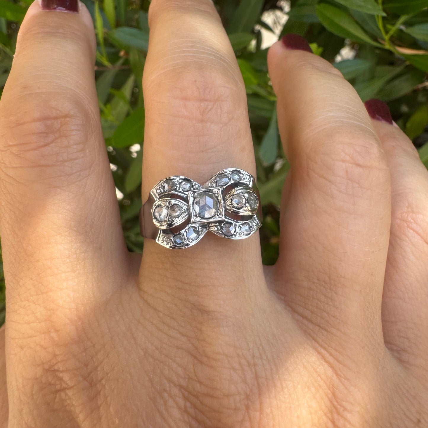 18K gold ring designed in the shape of a bow, set with sparkling Diamonds